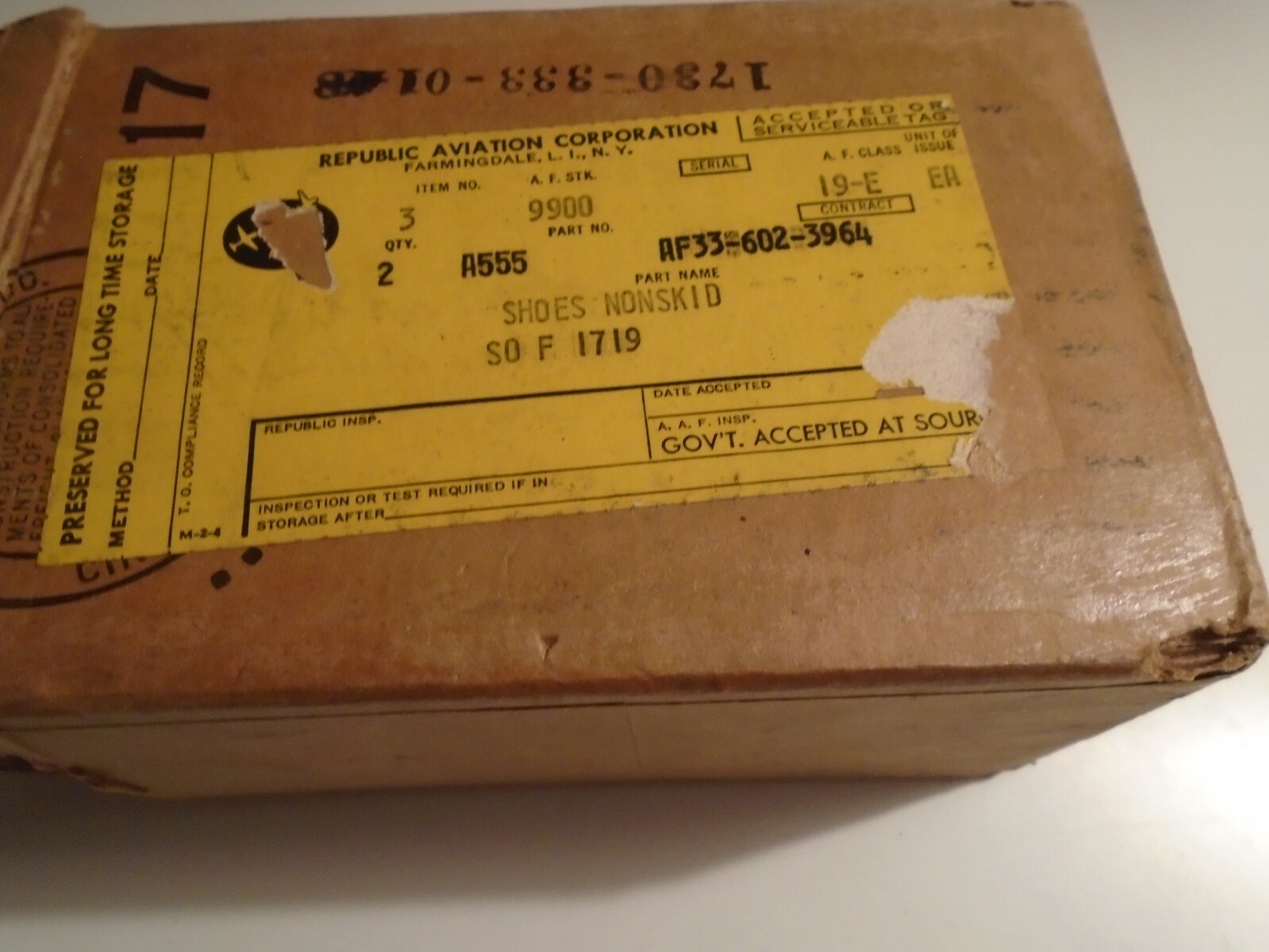 REPUBLIC AVIATION AIRCRAFT AIRPLANE PART a555 shoes non skid 9900 2 shoes   usa