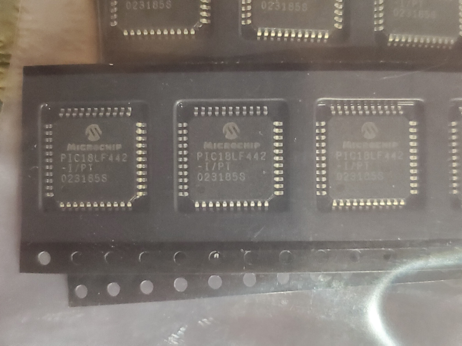 Microchip PIC18LF442-I/PT IC - 8-Bit Microcontrollers (MCU)