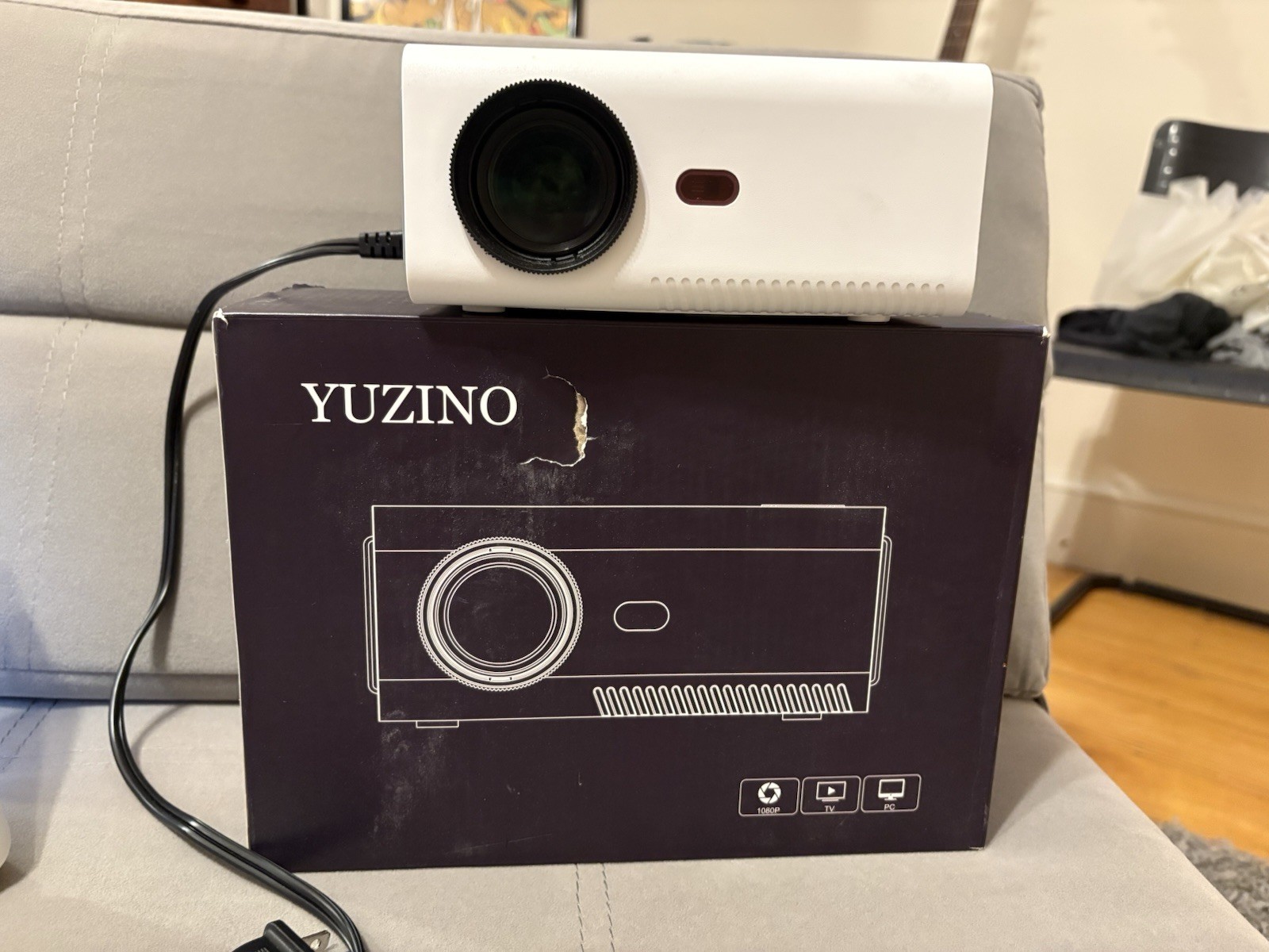 Yuzino Mini Projector 1080P Portable Projector