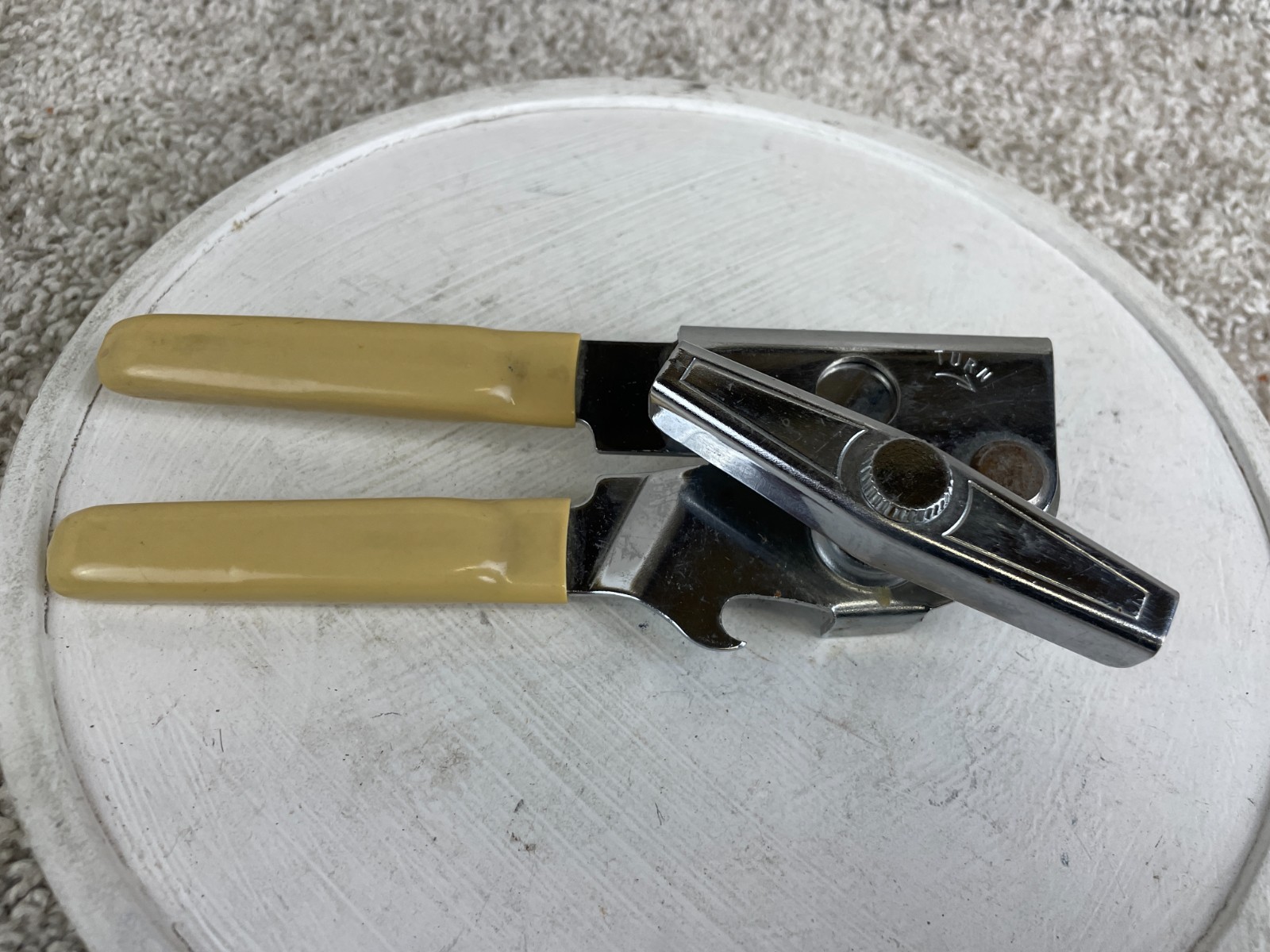 Swing-A-Way Compact Manual Handheld Can Glass Bottle Opener Beige Handles