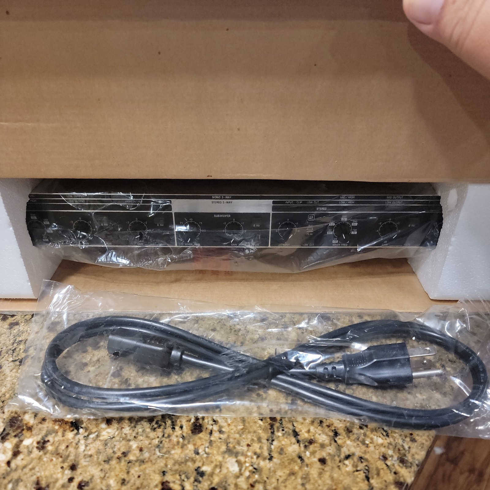Behringer Super-X Pro Crossover Stereo 2-Way/Mono 3-Way with Sub Output CX2310