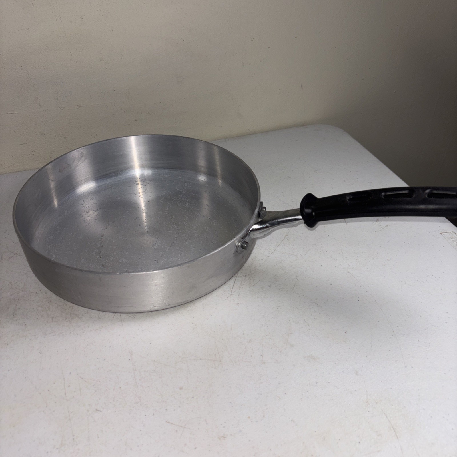 Vollrath Wear Ever 3Qt. Straight-Sided Heavy-Duty Aluminum Saute Pan 10” 67733