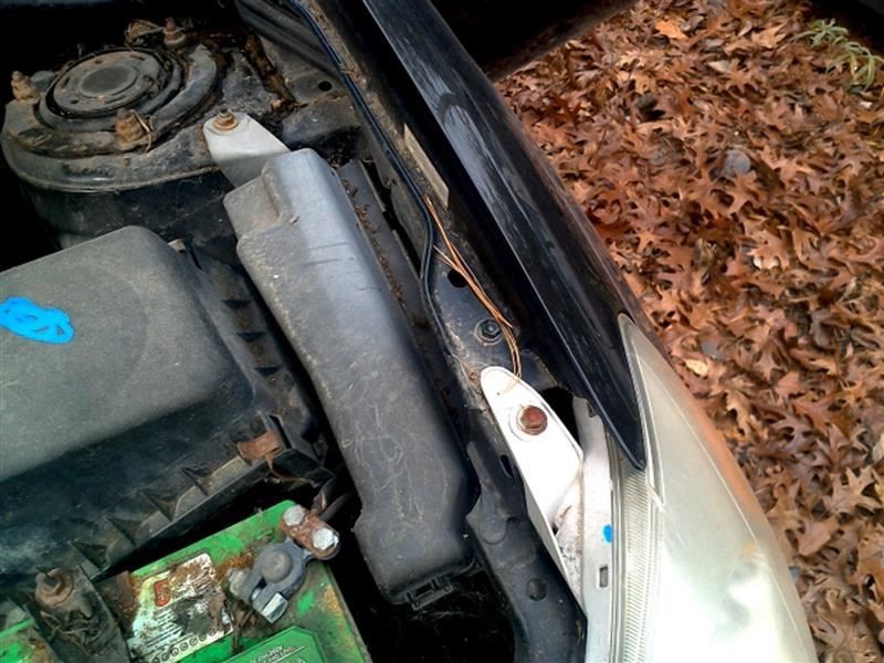 Fuse Box Engine Thru 4/04 Fits 03-04 Matrix 3241109
