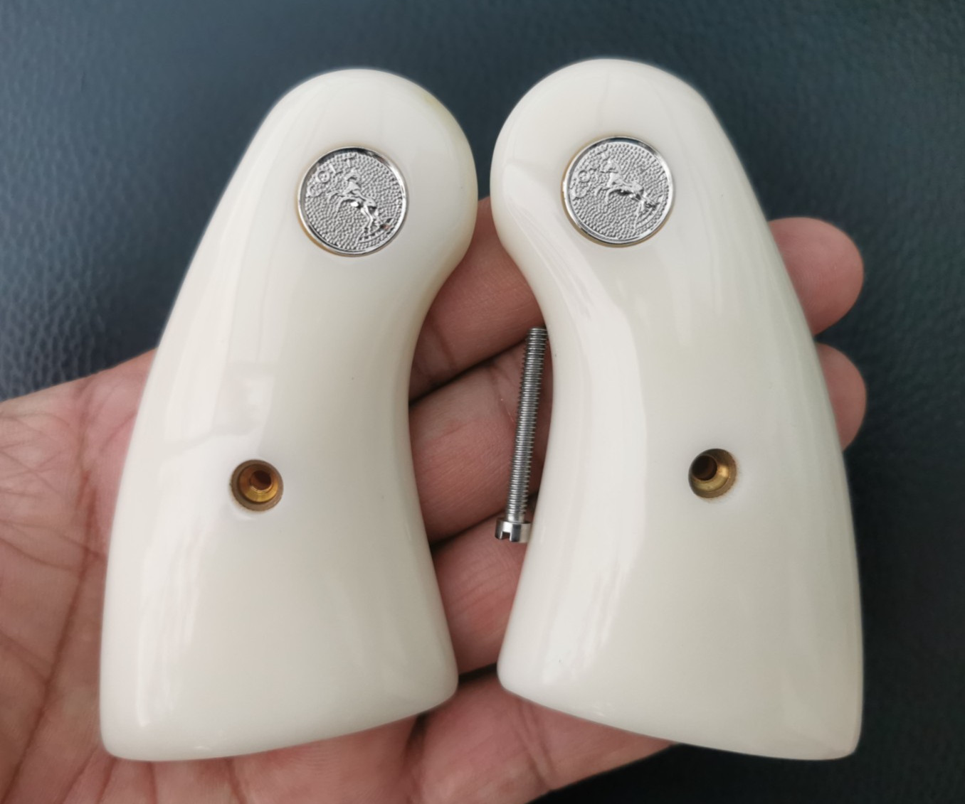 COLT GRIPS FOR PYTHON I, E FRAME OFFICIAL POLICE FAUX IVORY # SILVER MED