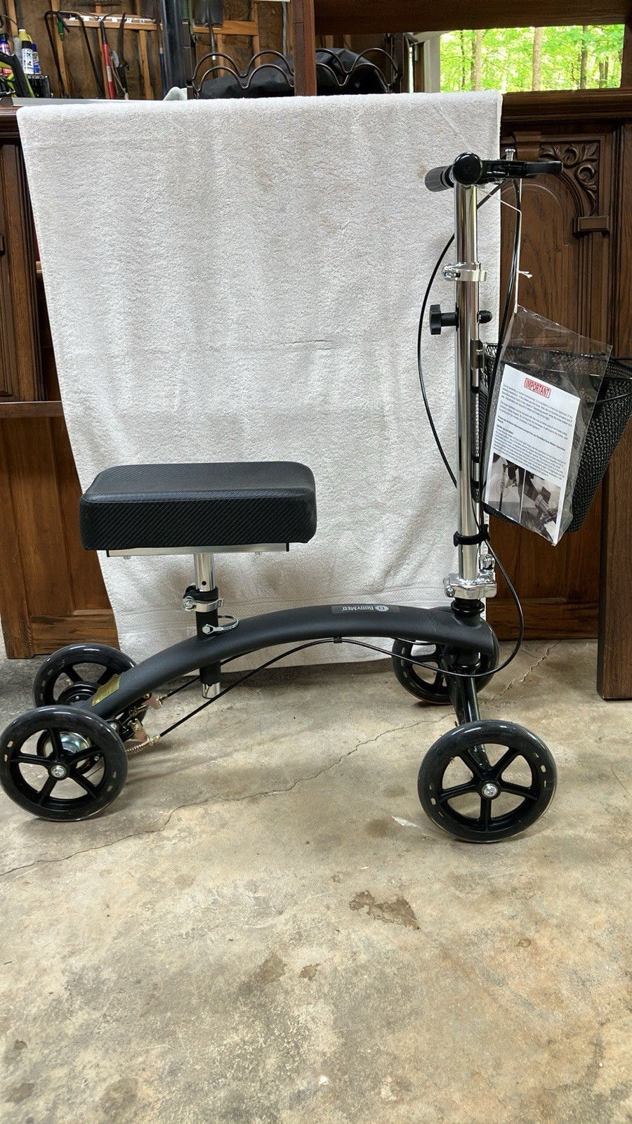 BodyMed Heavy-Duty Knee Walker with Dual Brakes and Metal Basket *local pickup*