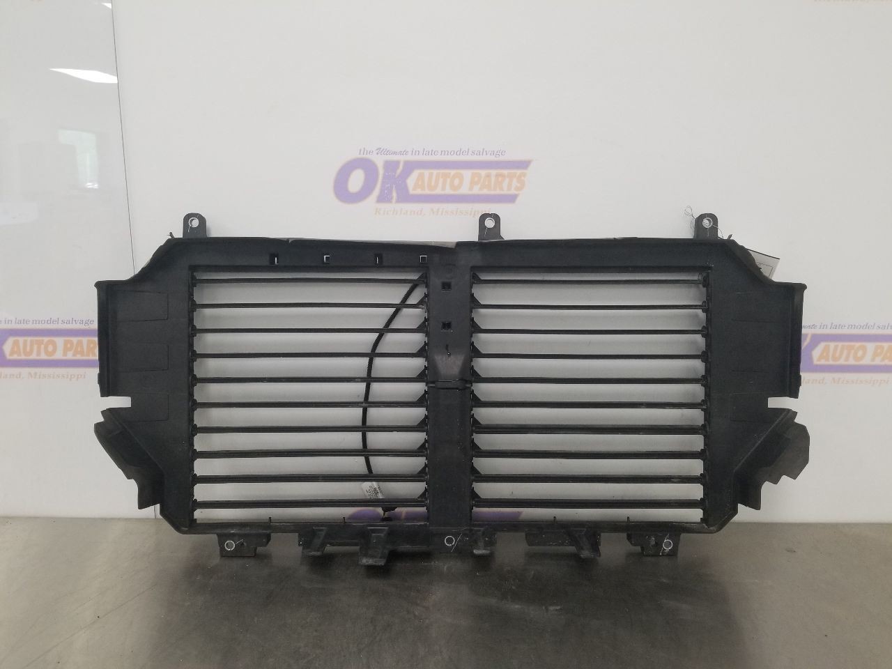 24 TOYOTA TACOMA SR AIR SHUTTER 2.4L