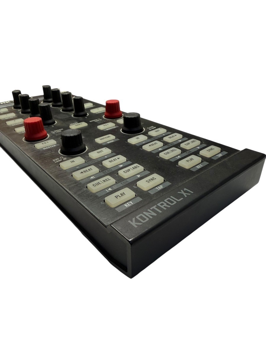 Native Instrument Traktor Kontrol X1 Protable DJ Controller