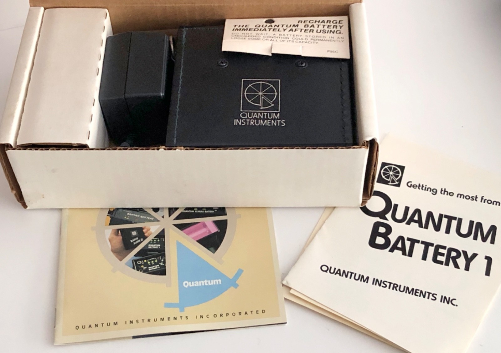 Quantum Instruments Quantum Battery 1 W  Charger and Cables UNTESTED