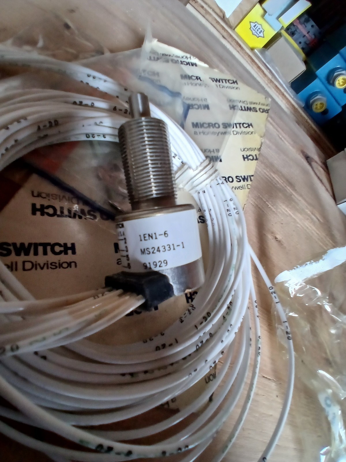 New Honeywell Micro Switch 1EN1-6 MS24331-1