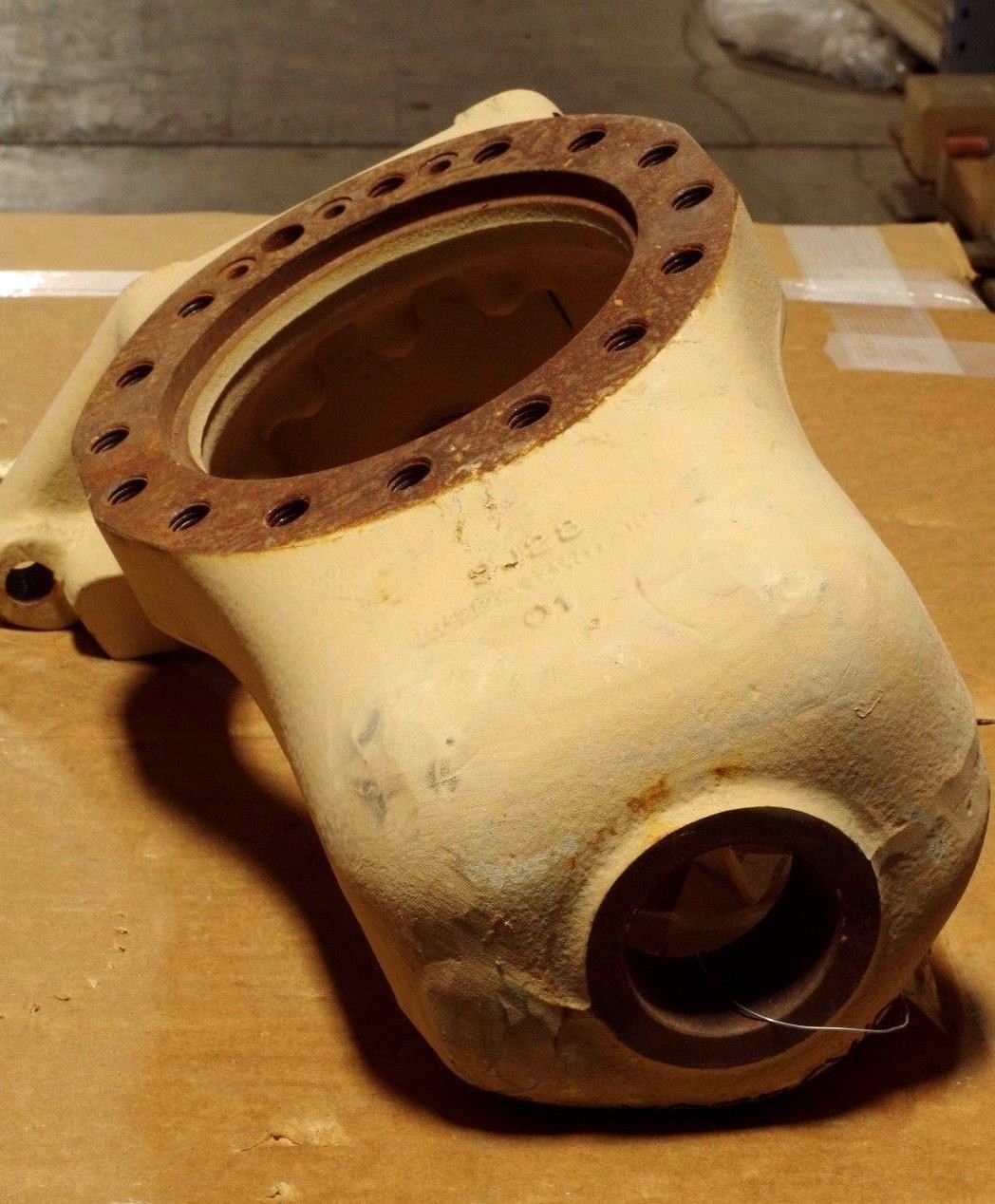 (NOS) 2530-01-539-1013 Steering Knuckle JLG Oshkosh 3617956 3575746 Right Side