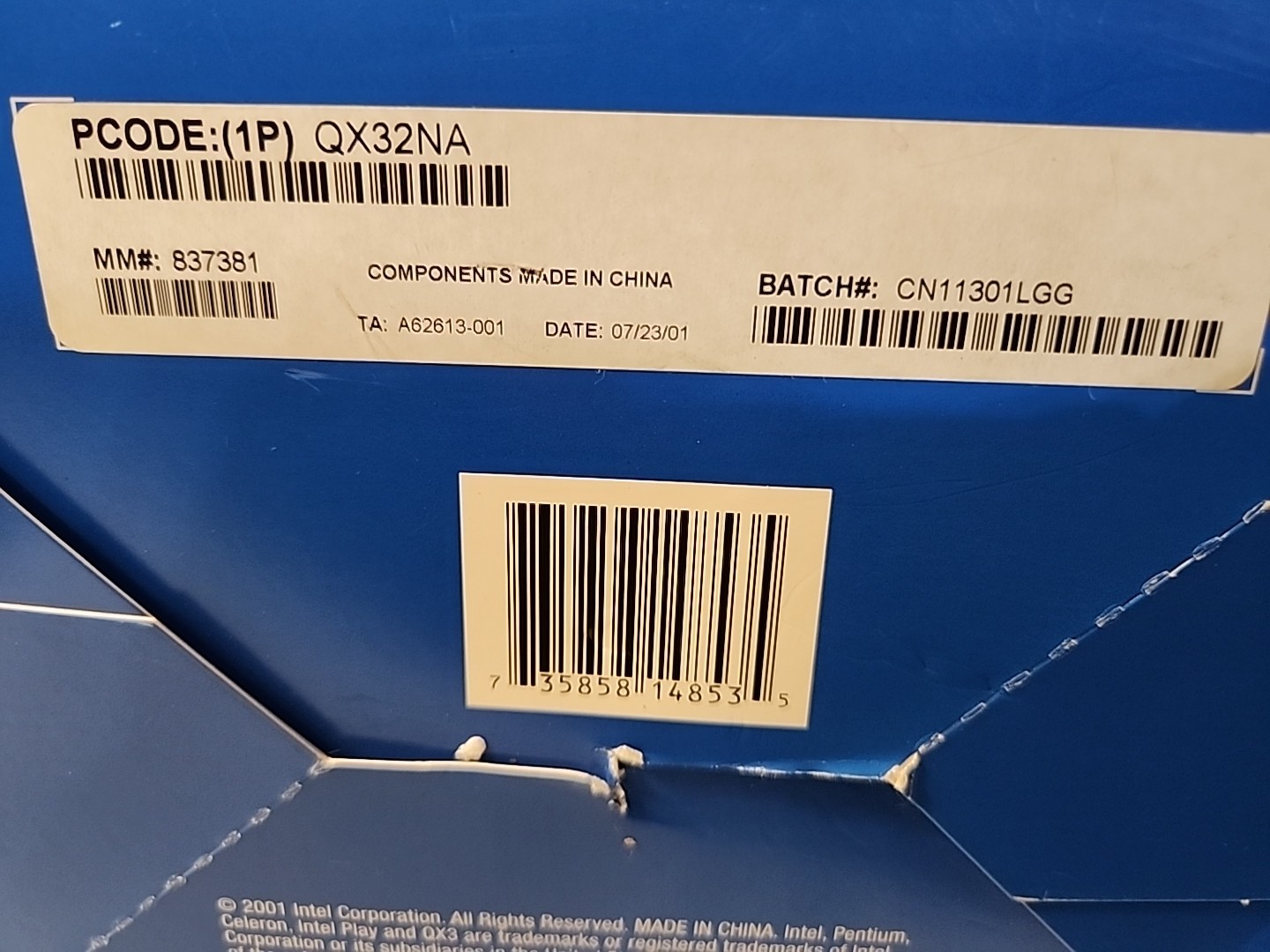 Intel Play QX3+ Computer Microscope 8 & Up includes an activity guide book