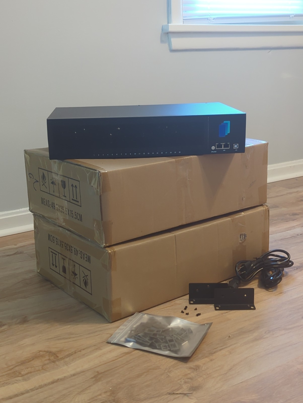 CellHasher Rackmount +S20 Samsung Phone Box. Open Box - 1 of 3 Available