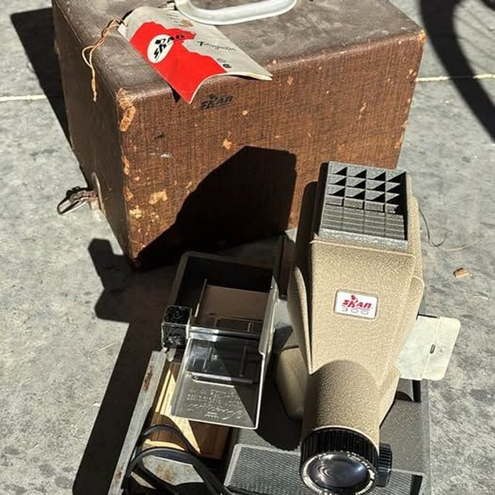 Vintage Skan Slide Projector with Case and Manual