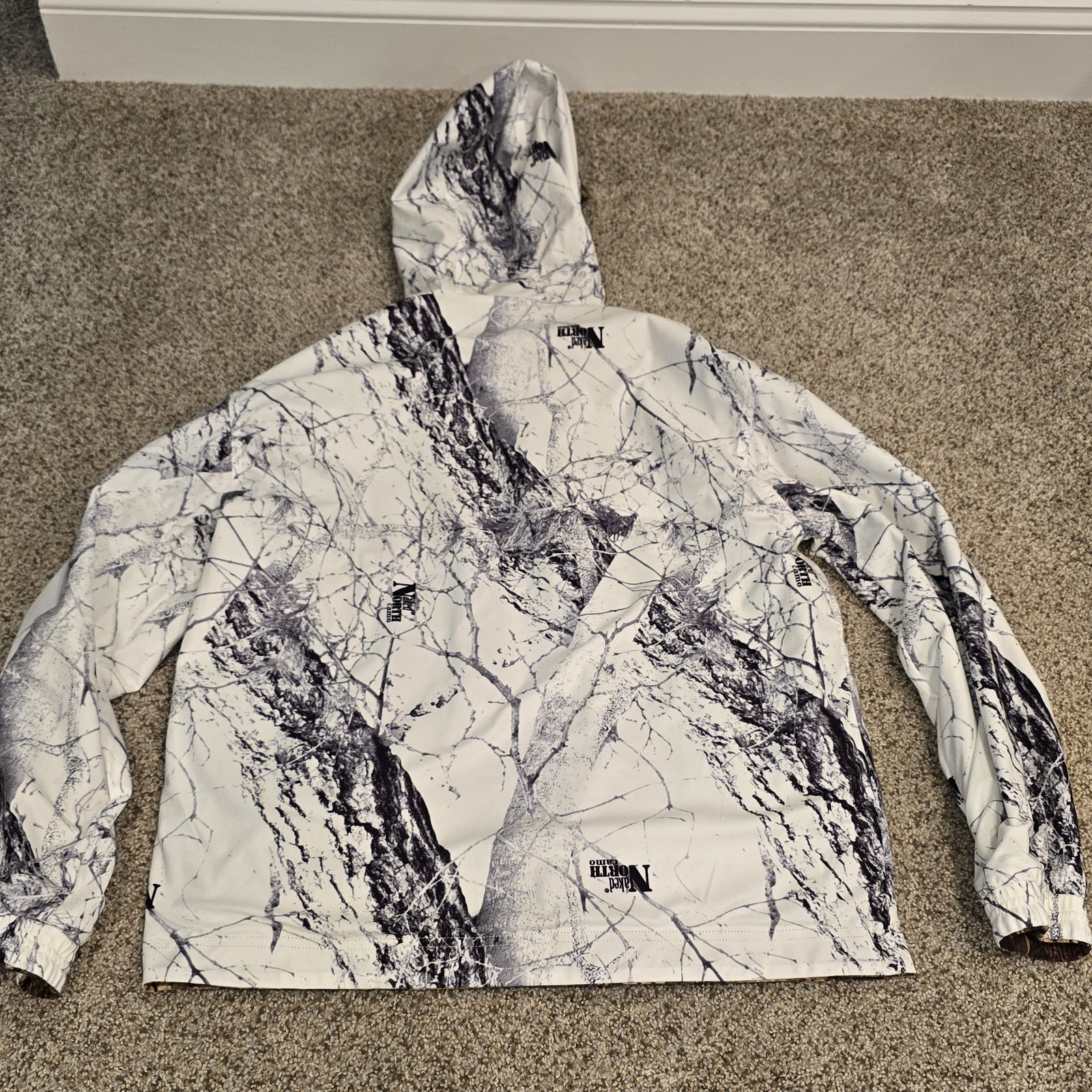 Gamehide Windproof Jacket Reversible Naked North Snow Camo. Size L NWOTs