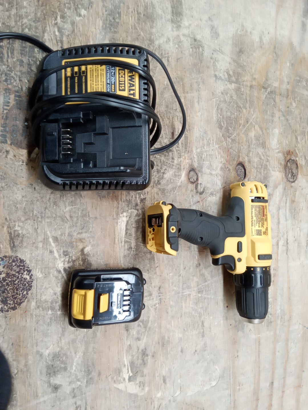 New DEWALT DCD710 12V Cordless 3/8 inch Drill/Driver - Kit 12 Volt