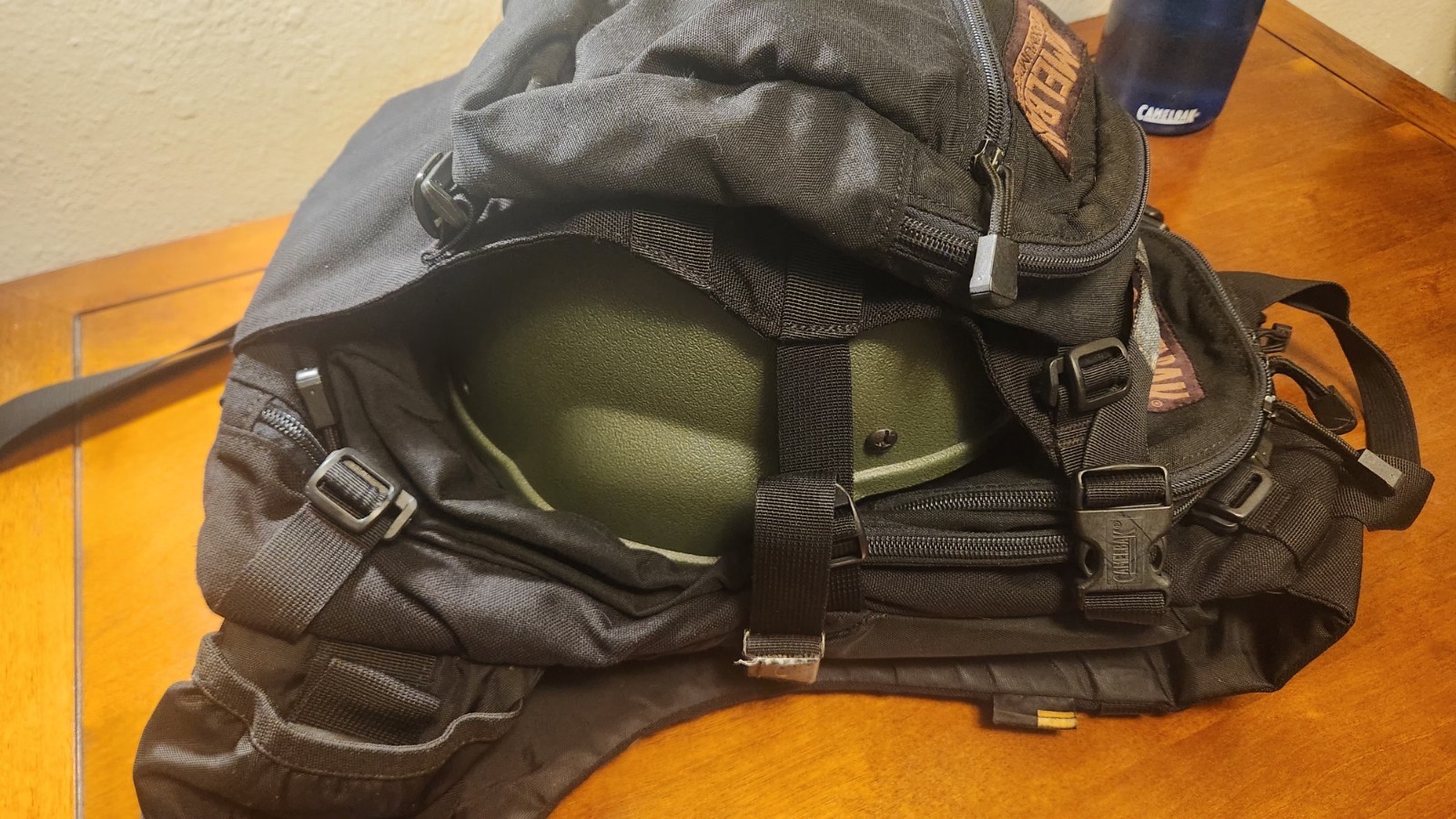 Camelbak Maximum Gear Transformer Black Hydration Backpack Cover w Bladder 64oz