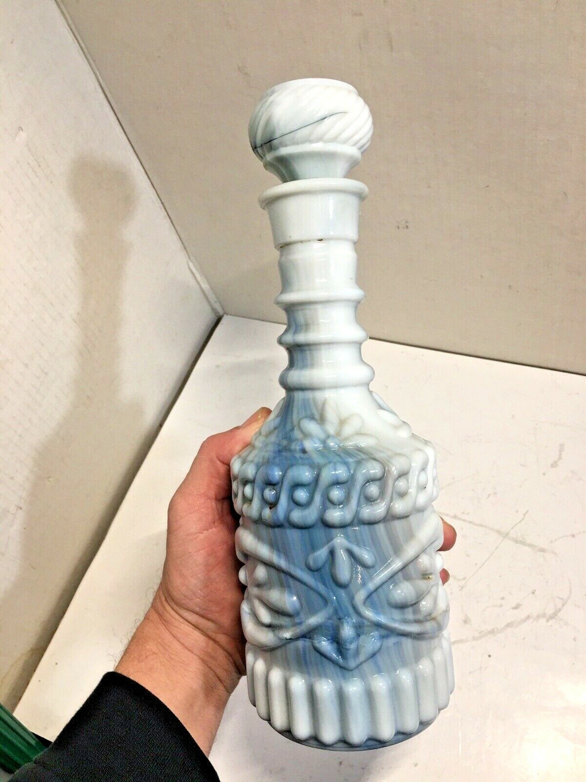 VINTAGE JIM BEAM BLUE & WHITE SWIRL SLAG GLASS LIQUOR BOTTLE, EMPTY NO ALCOHOL