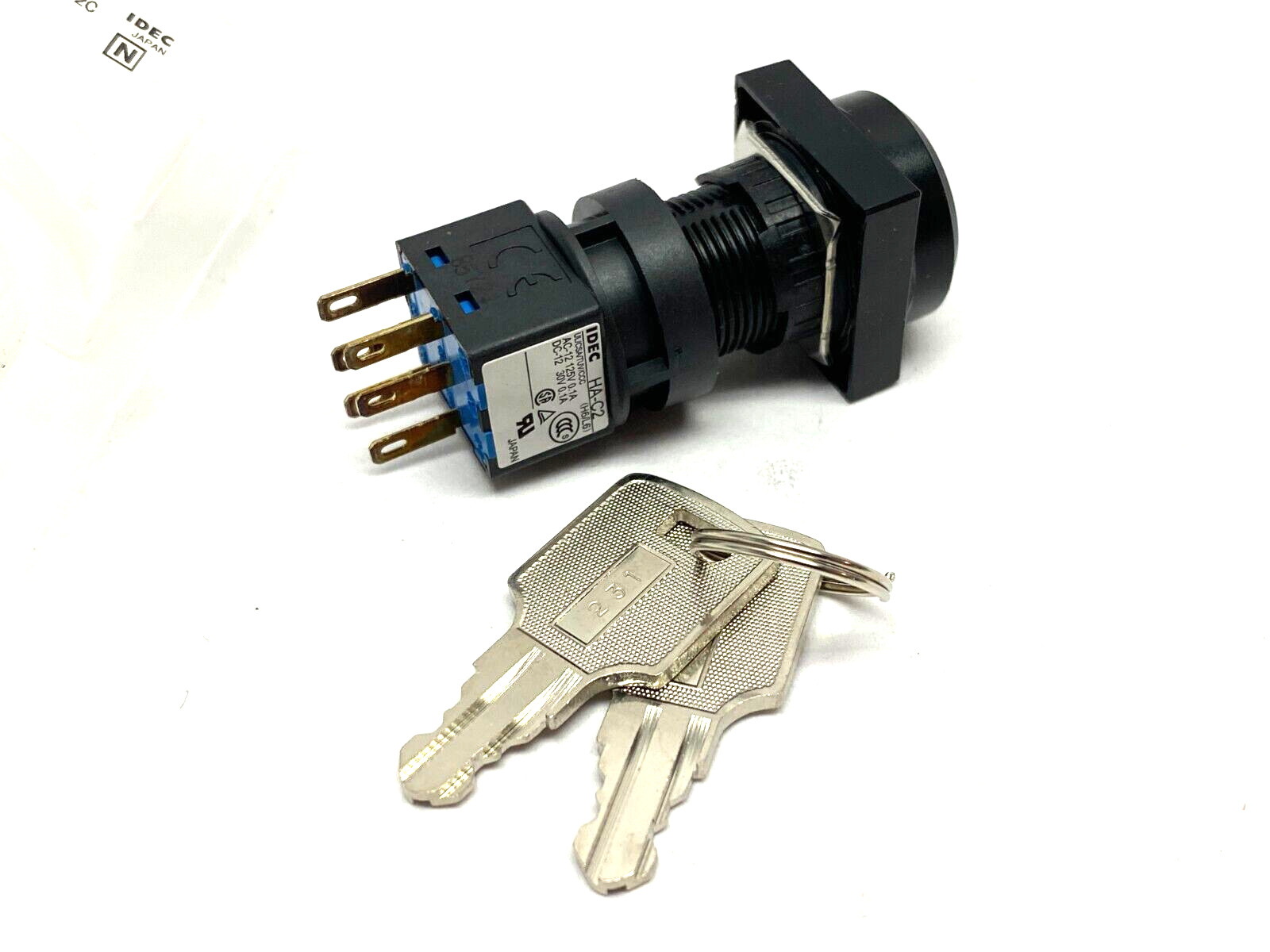 IDEC HA3K-2C2C 2-Position Oversize Key Selector Switch L6 Round/Square