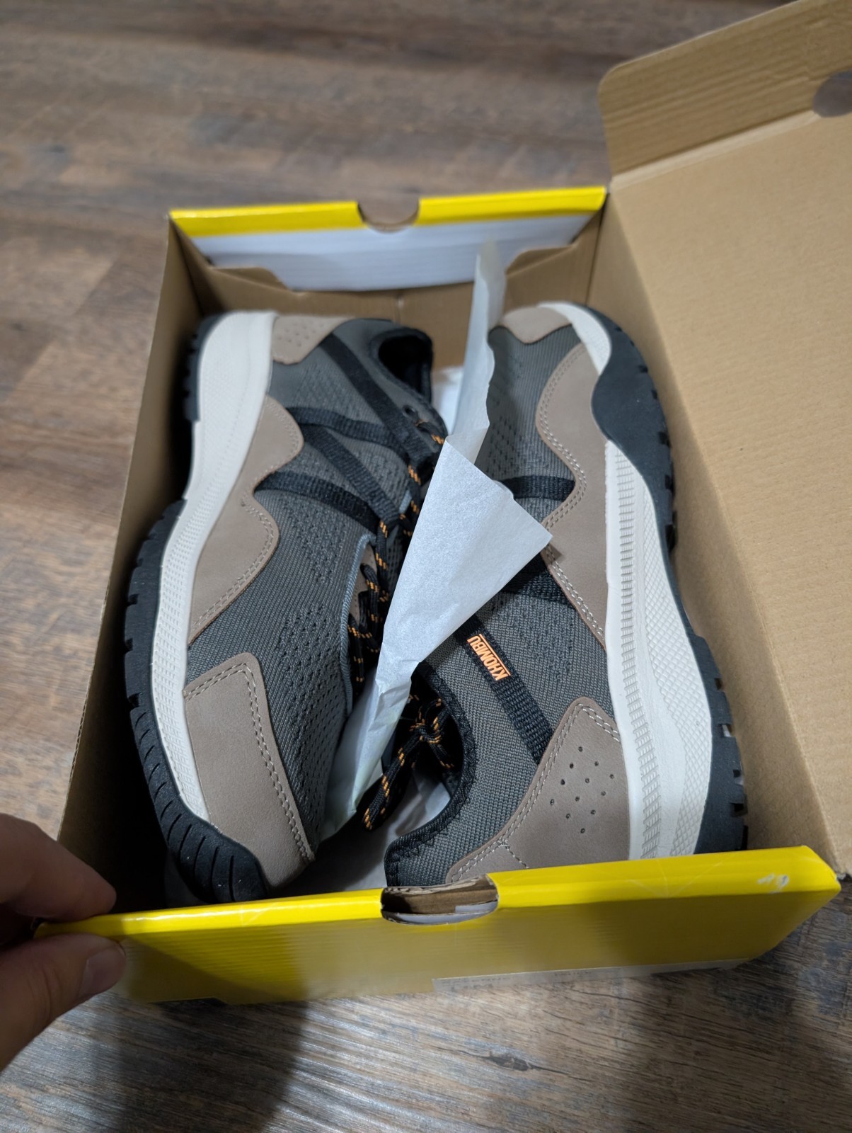 NEW Khombu Cayenne HIKING SHOES MENS 11 TAUPE *NEW IN BOX*
