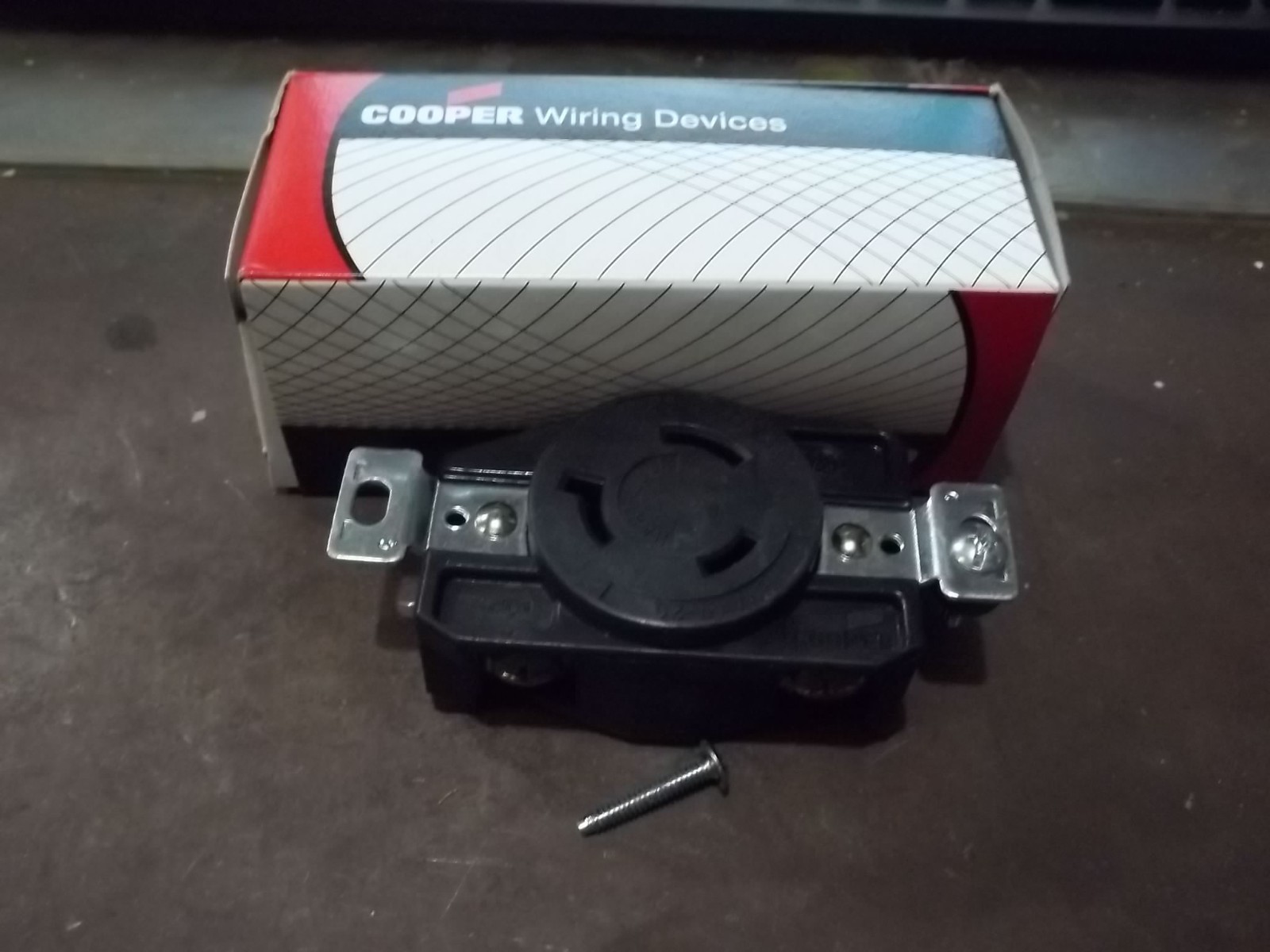 NIB COOPER CWL720R ELECTRICAL RECEPTACLE 277V 20A (366-2)
