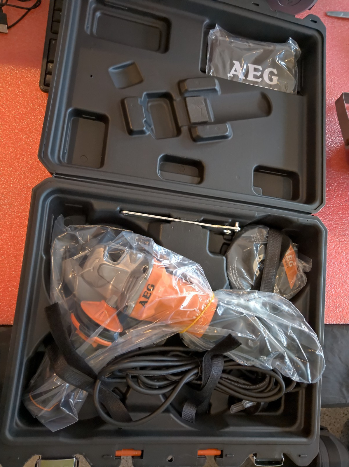AEG WS 10-115 SK 1000W Wire Angle Grinder Disc 115mm Hard Case Eu & UK PLUG NEW