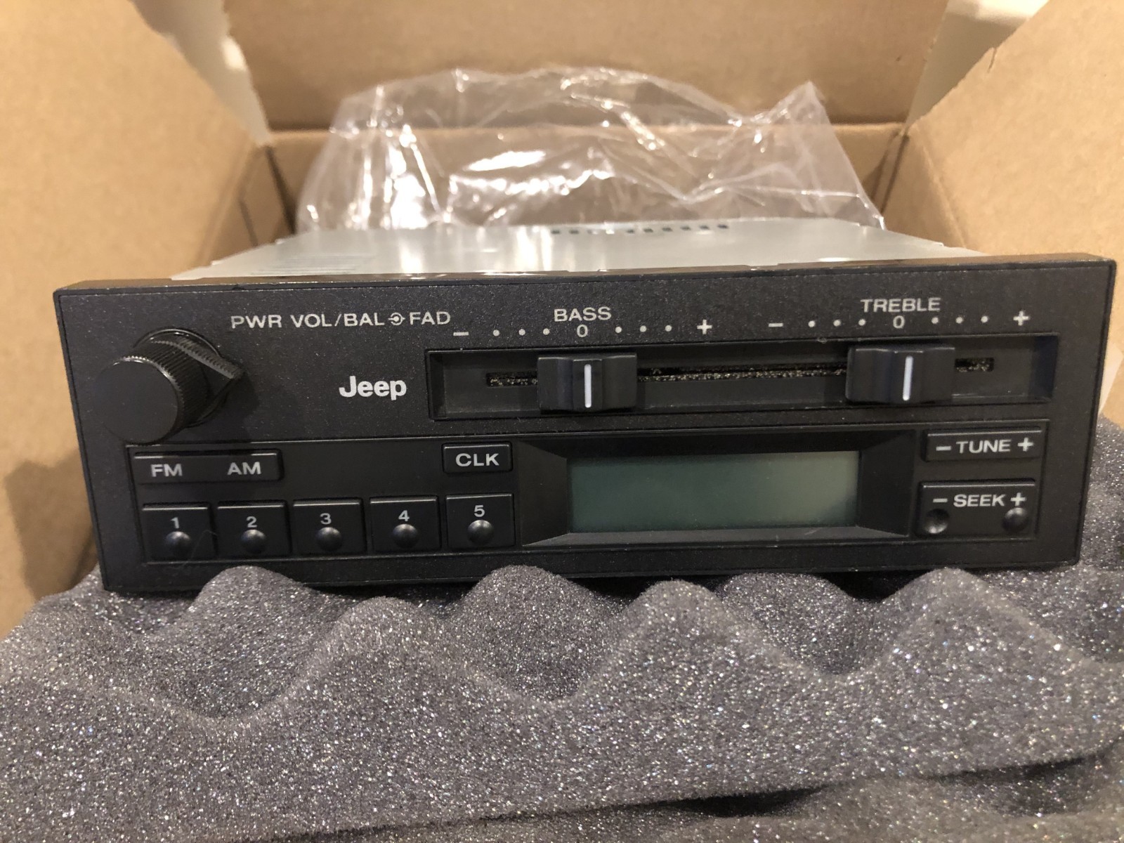 Jeep Cherokee, Grand Wagoneer, Wrangler YJ, XJ, FSJ - OEM NOS Reman AM/FM Radio