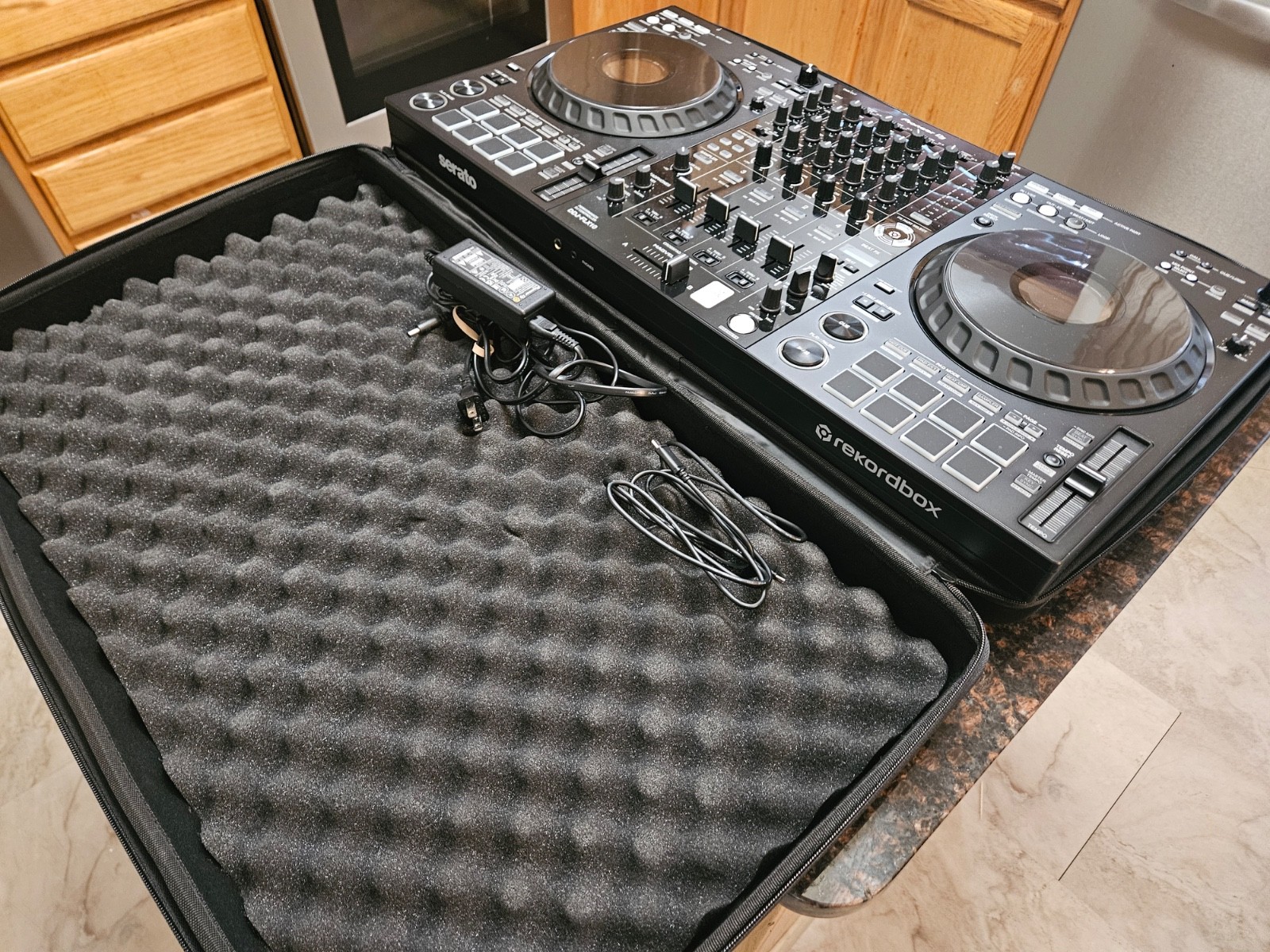 Pioneer 10 - 4 Channel - DJ Controller - Mint