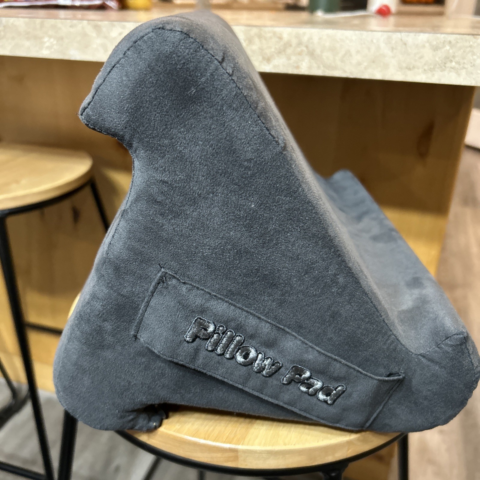 Black Pillow Pad Multi-Angle Soft Tablet Stand Side Pocket Great Condition