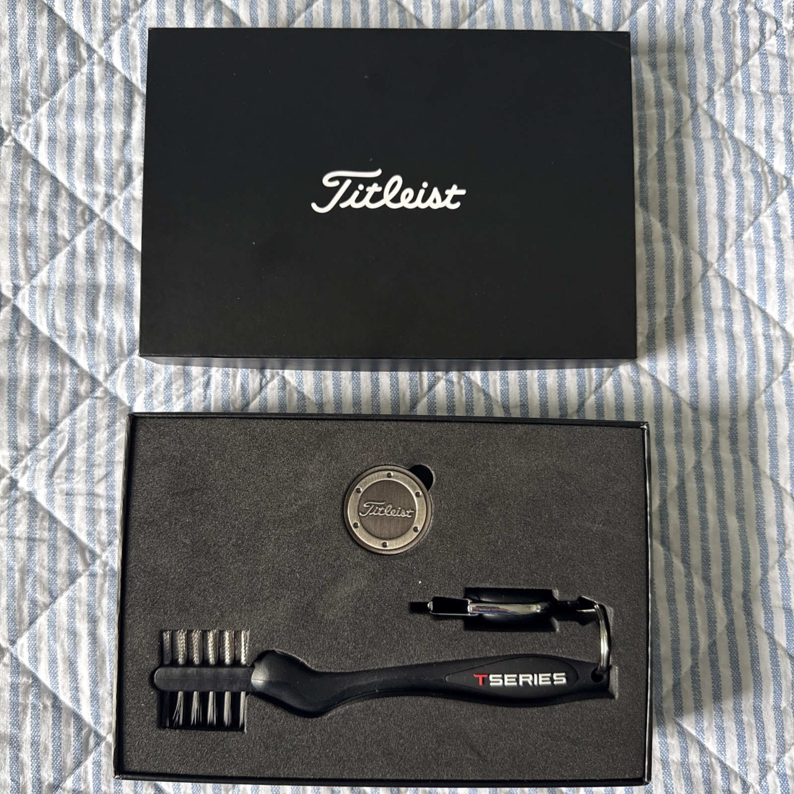 Titleist T SERIES Cleaning Brush & Ball Marker Set