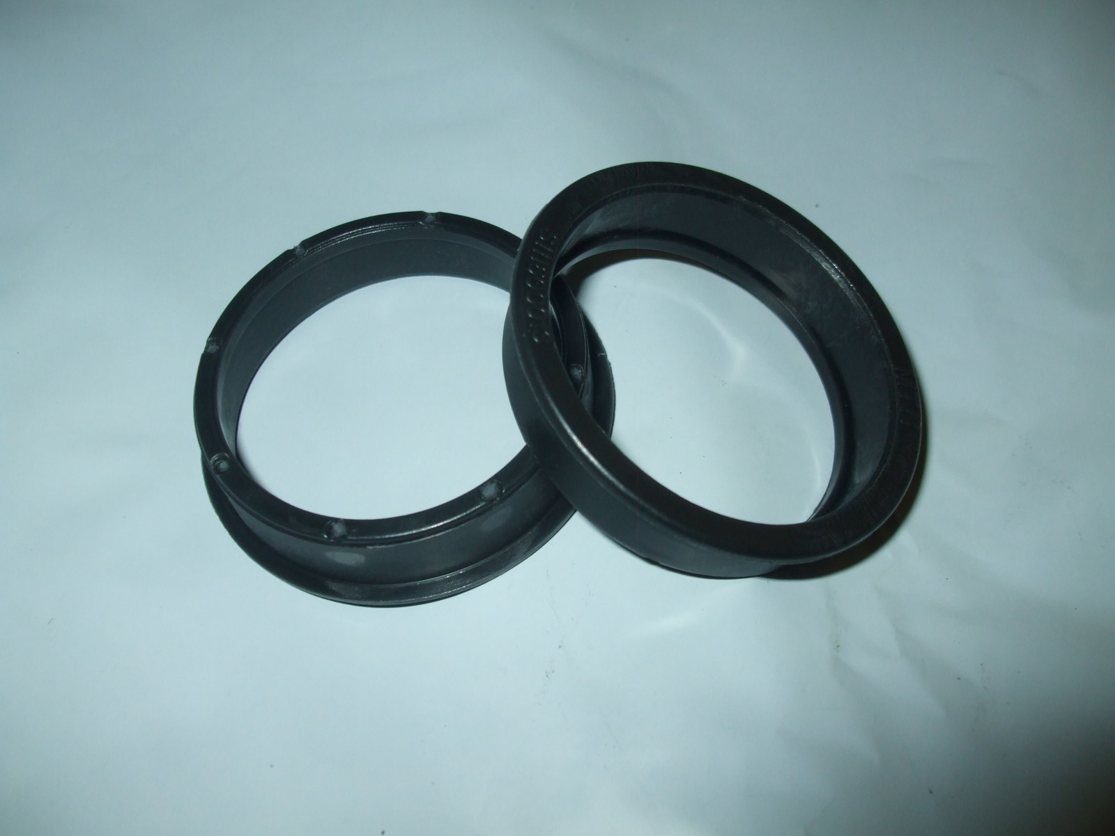 Specialized Mountain Press-In Plastic Bearing Cups (Pair), 46mm- S111600013