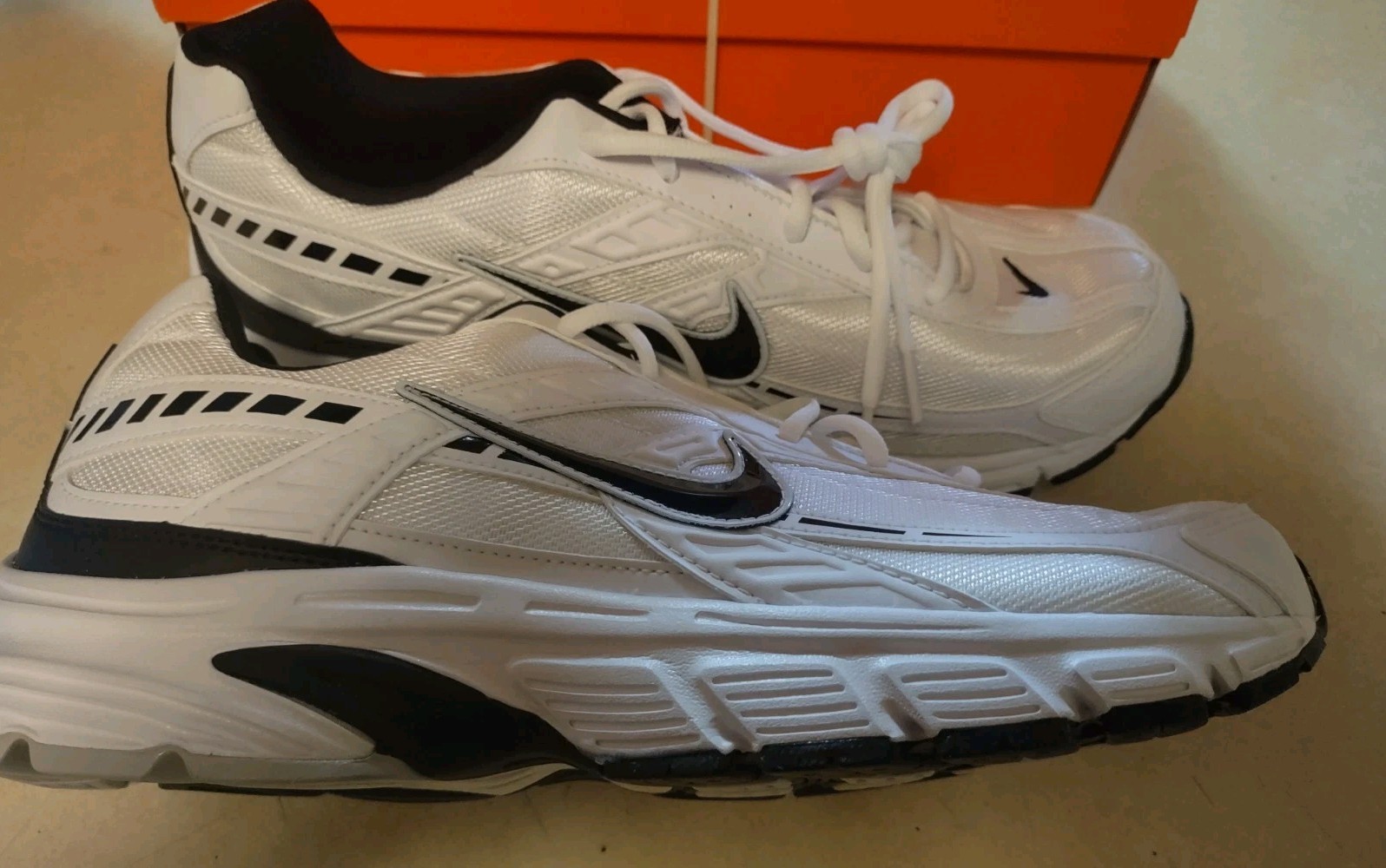 NEW Size 13 Men’s Nike Initiator Athletic shoe Sneaker White Black