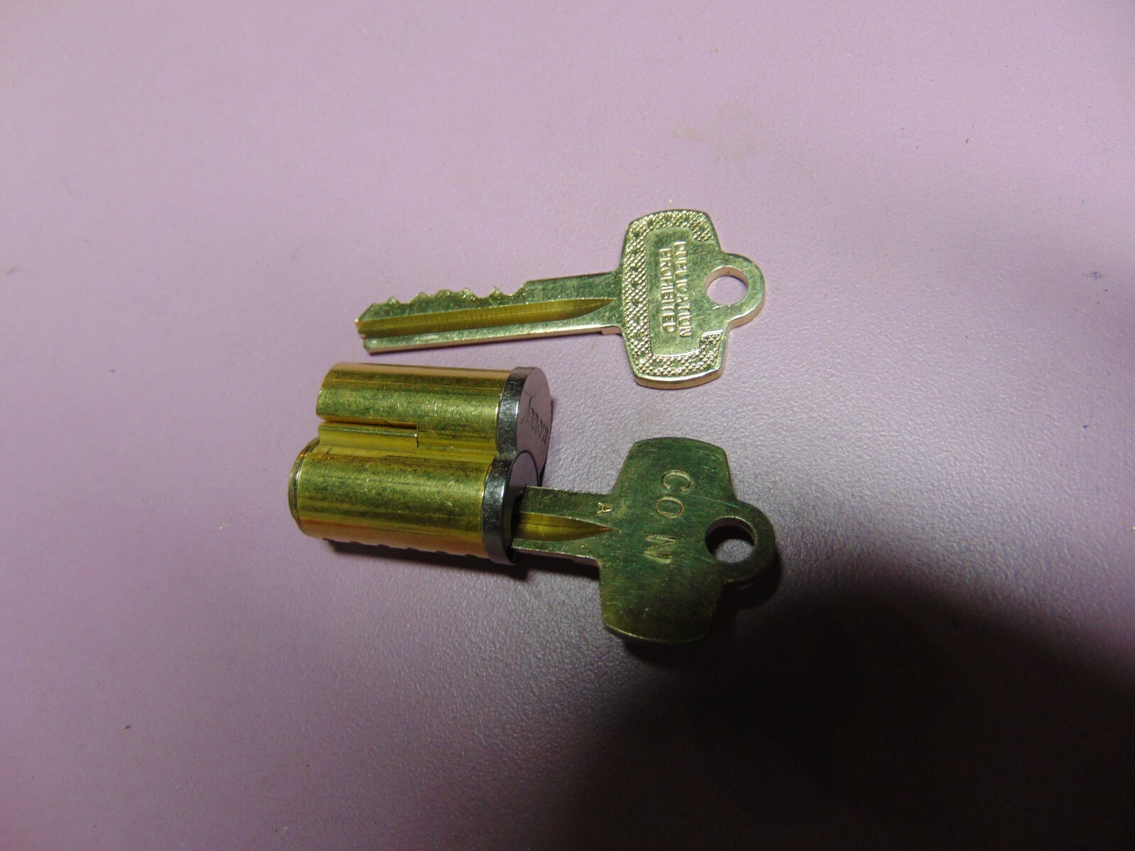 1 - BEST LOOK ALIKE  A BLANK CORES  PIN  6 PIN  1 KEYS AND 1 CORE    LOCKSMITH