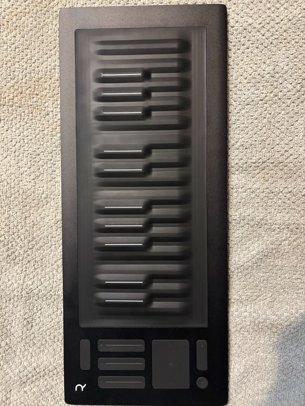 Roli Seaboard Rise 25a highly expressive, 25-note MPE (MIDI Polyphonic Expressio