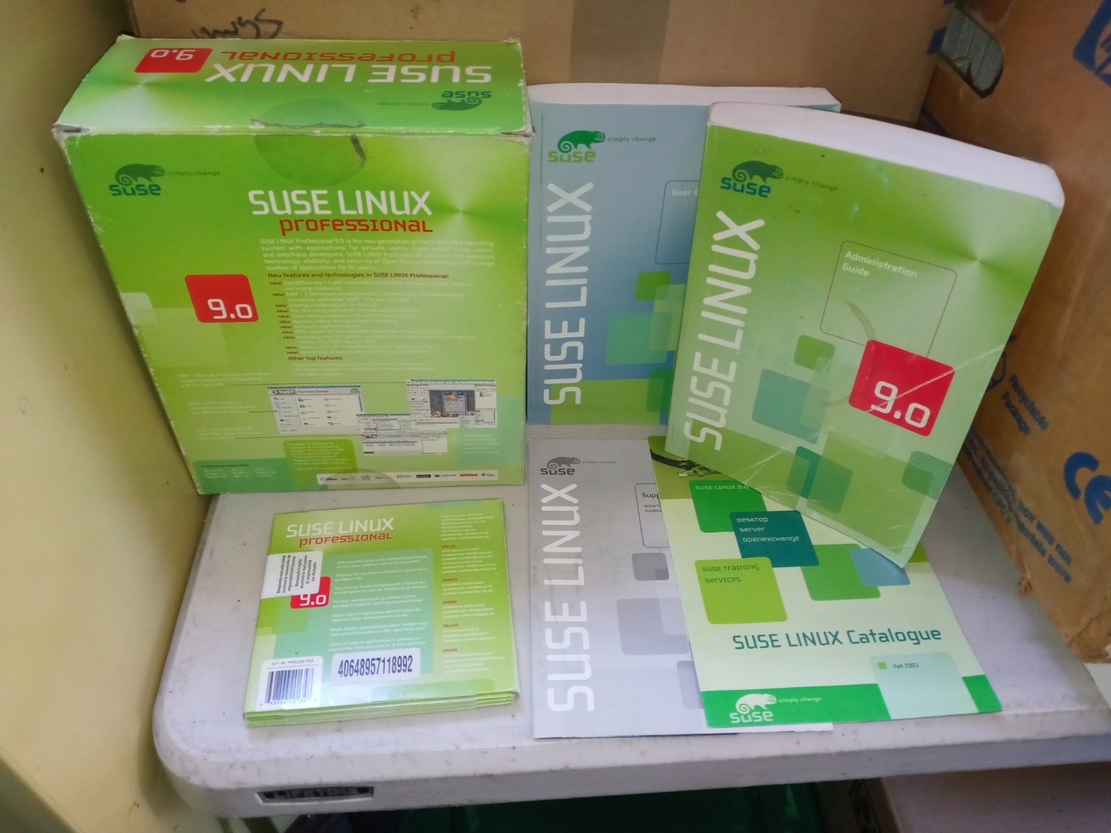SUSE LINUX Professional 9.0 Includes 7 CD's, Guide Etc. Big Box