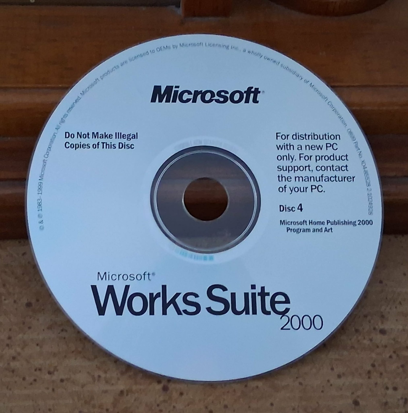 Microsoft Works Suite 2000 - 7 CD-ROM Set