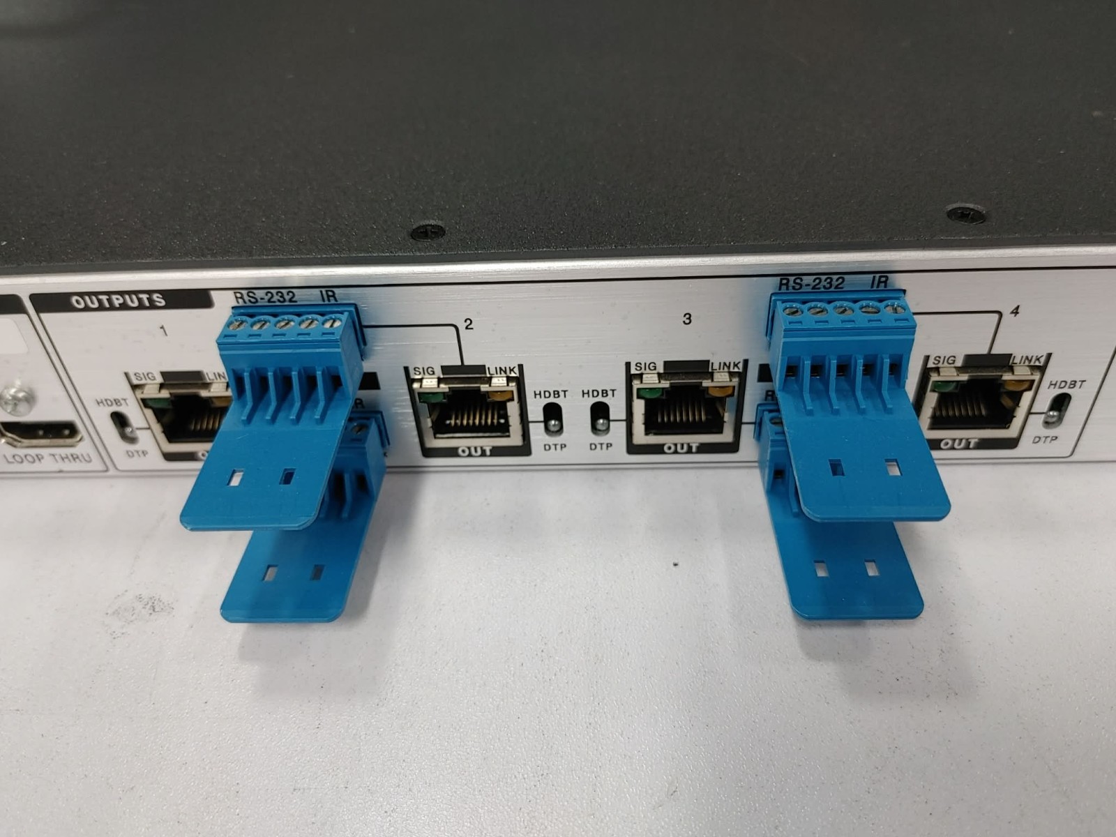 Extron DTP HD DA4 SERIES 4K 330 DTP Distribution Amplifier