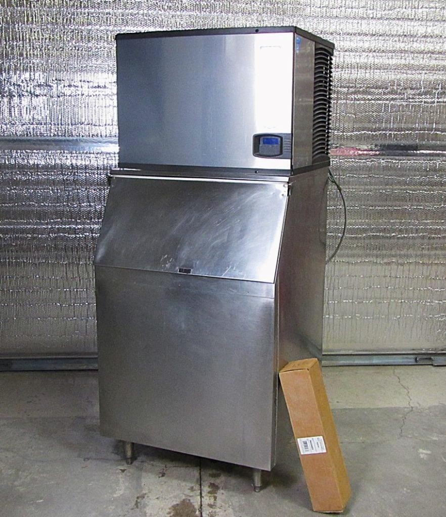 Manitowoc Indigo ID-6060A Full Cube Air Cooled Ice Maker Machine & Bin 650lb/day