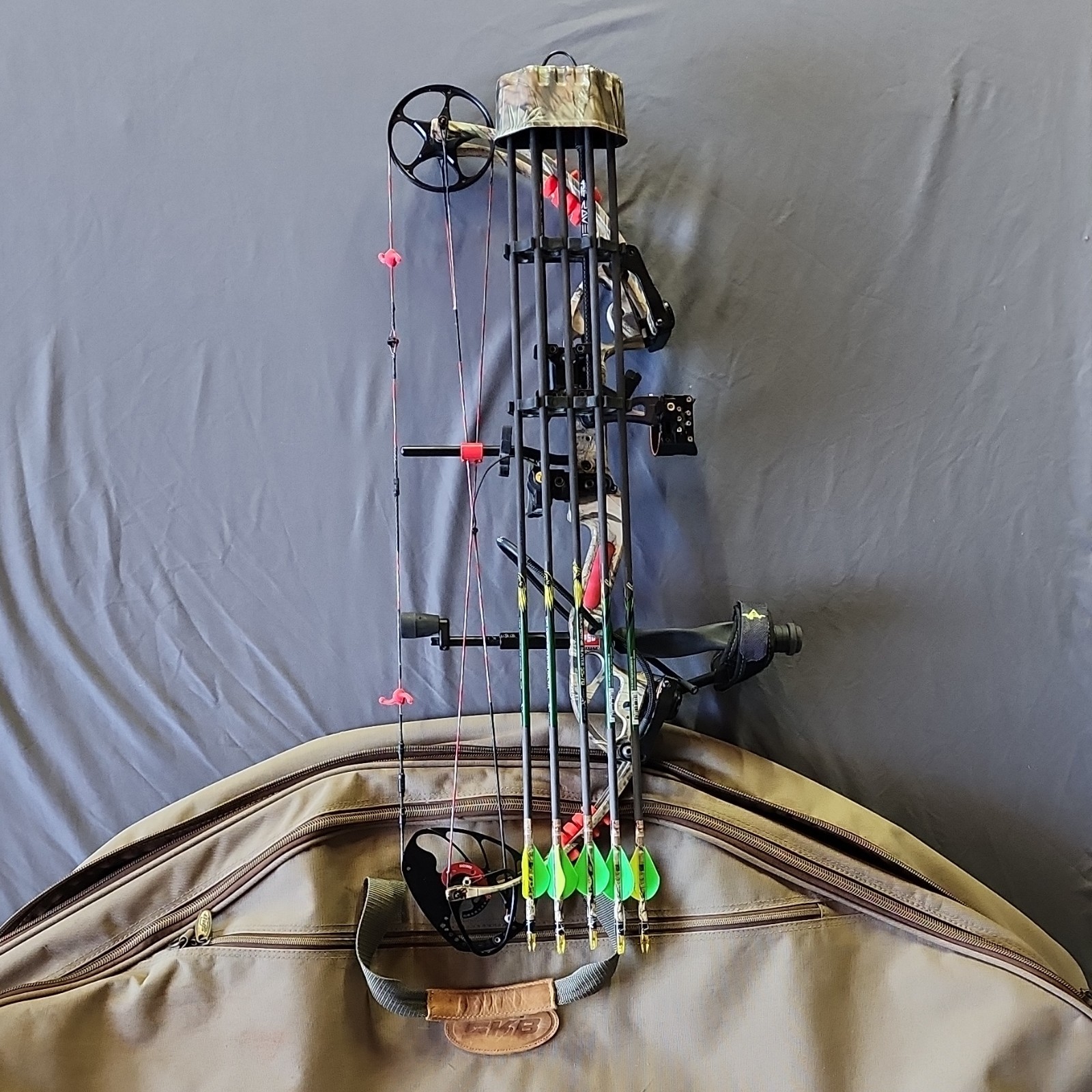 PSE Sinister RH Camo Compound Bow 70lb w/ Trophy Ridge Arrow Rest Cobra Sight