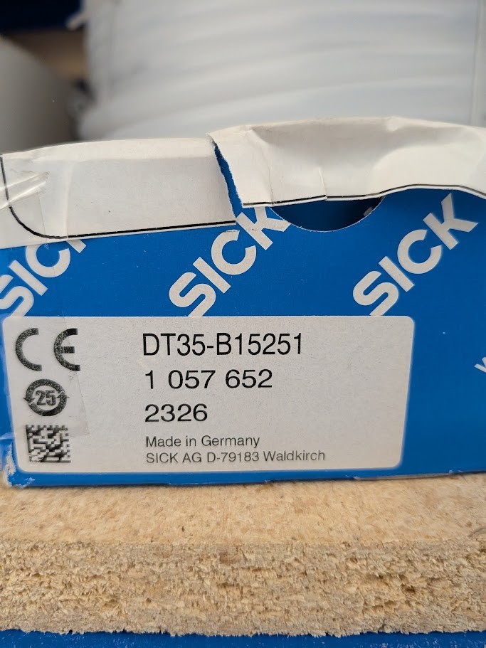 *BRAND NEW* SICK Laser distance sensors DT35-B15251 1057652