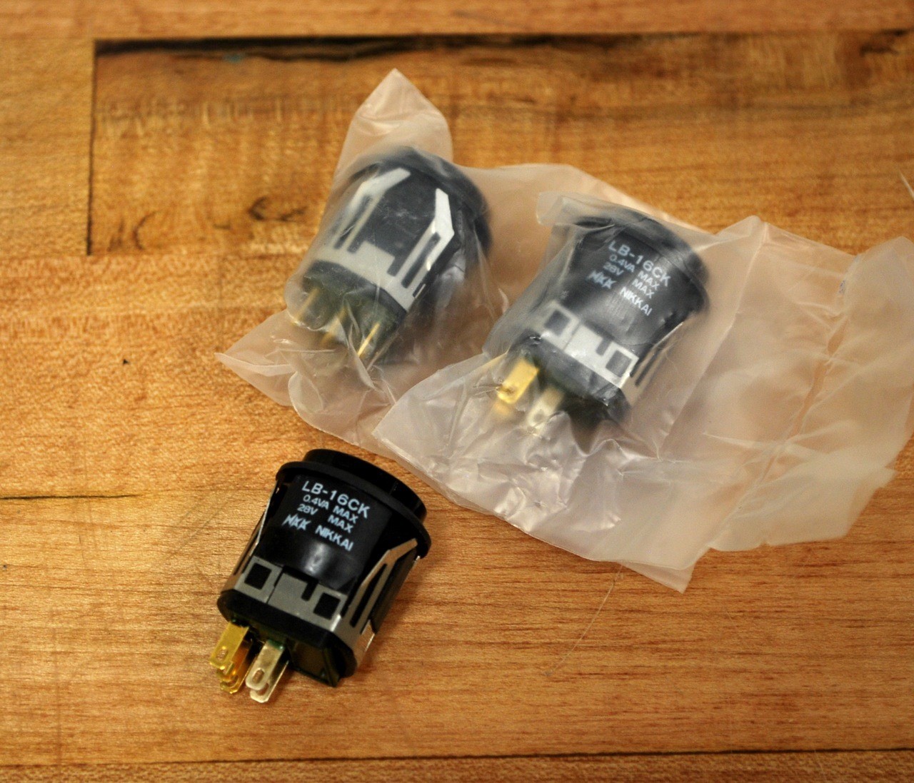 NKK LB16CKG01-A, 28v .4a Black Round Pushbutton 22mm Snap-in - Lot of 3 - NEW
