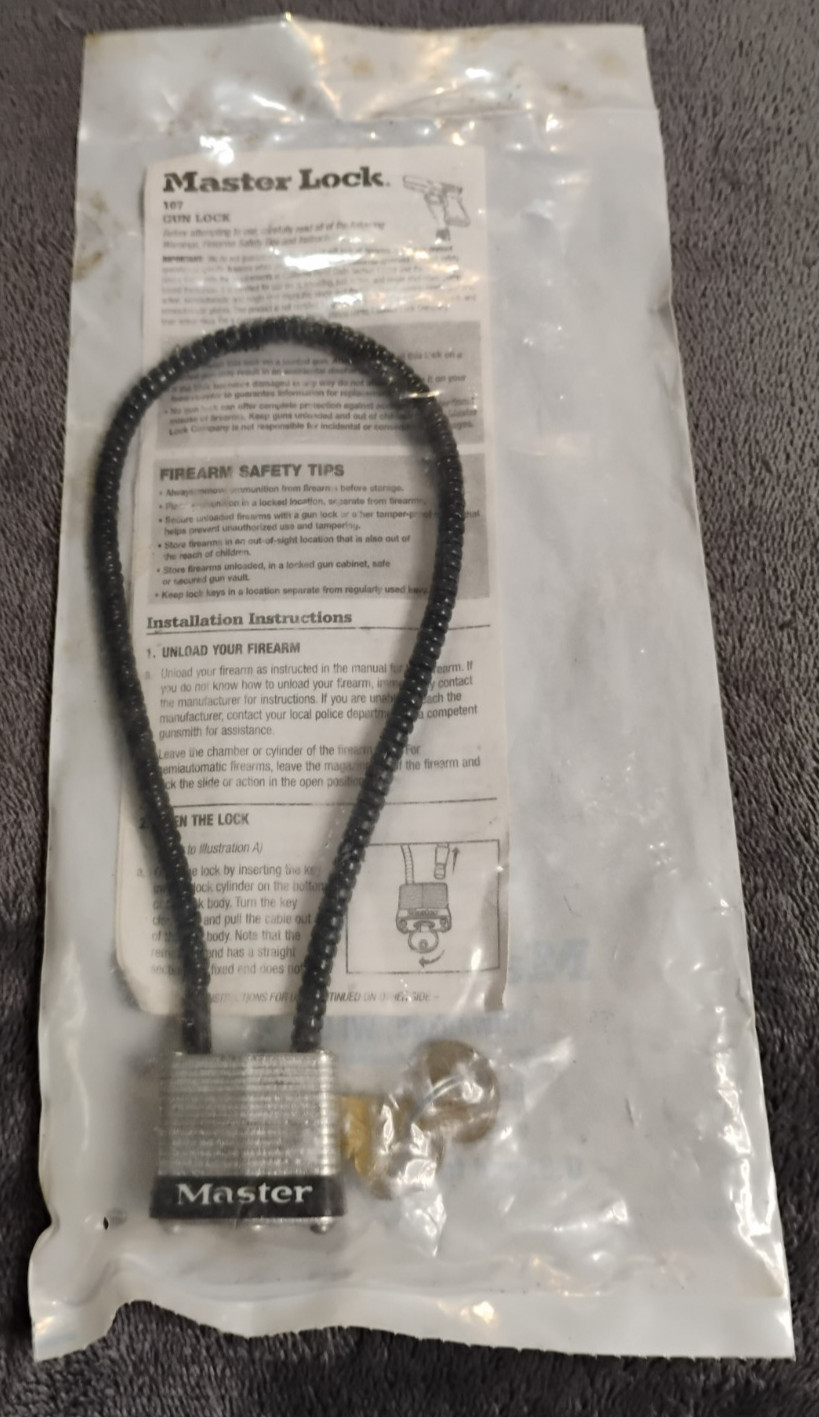 Master Lock Laminated Steel Cable Gun / Firearm Lock 107 NIP w/Keys