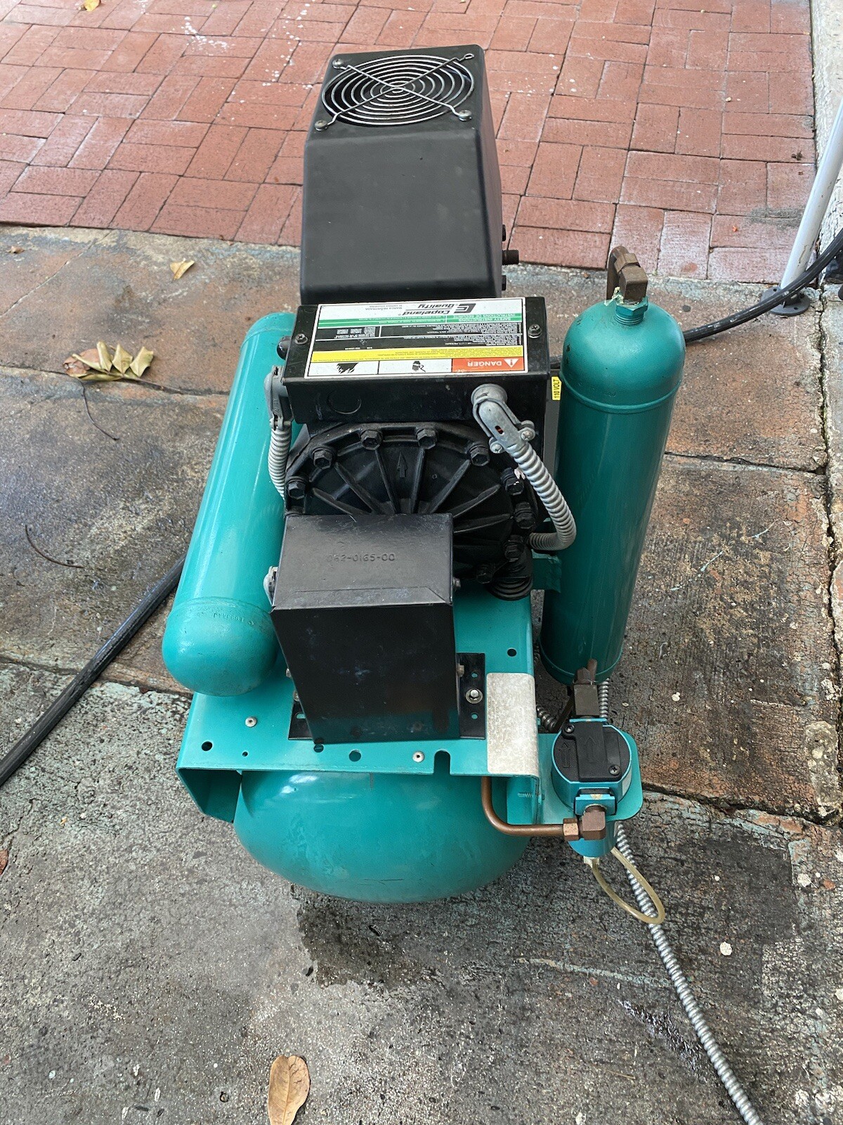 Apollo Dental Products air compressor Model ALCS22D