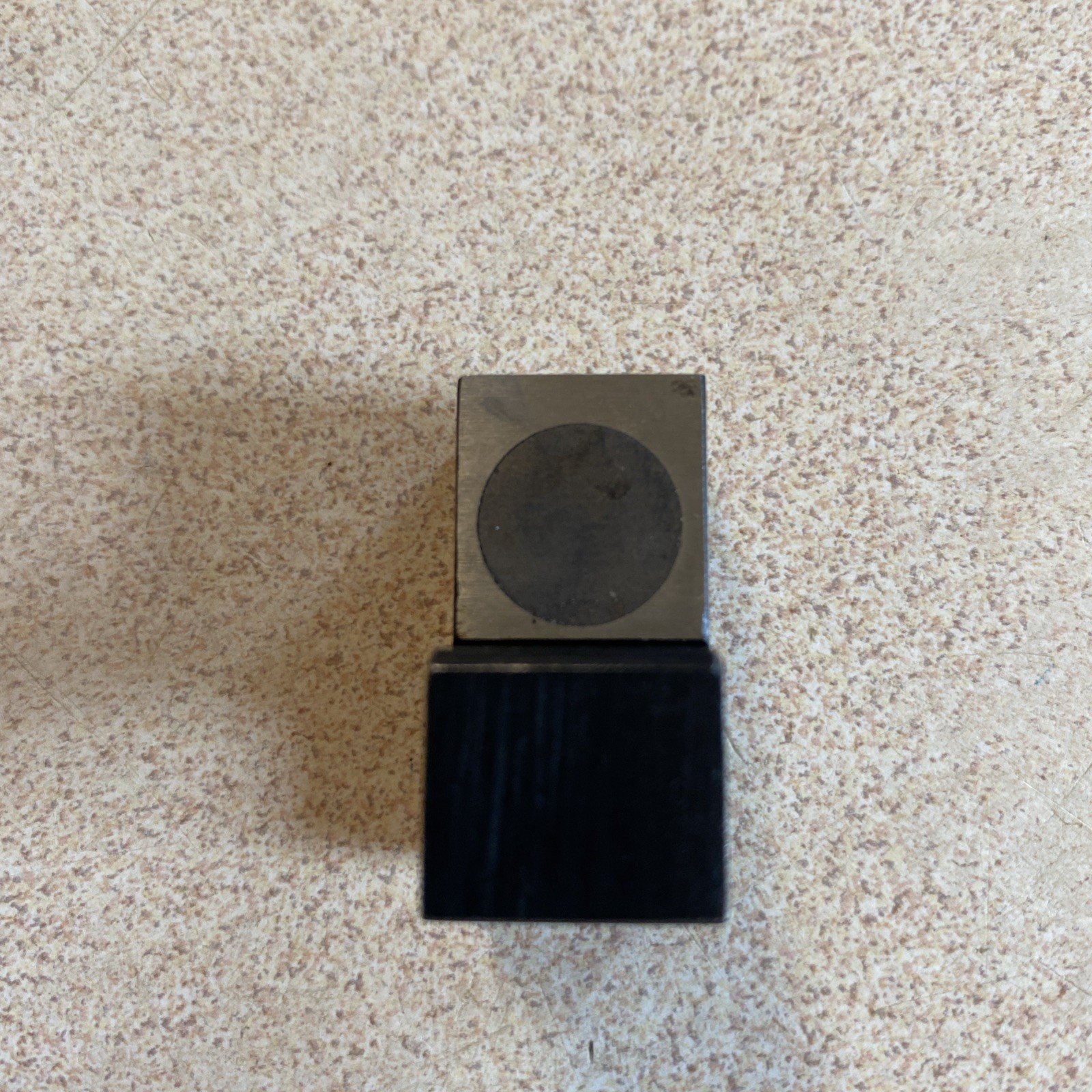 Magnetic Edge Finder Chair