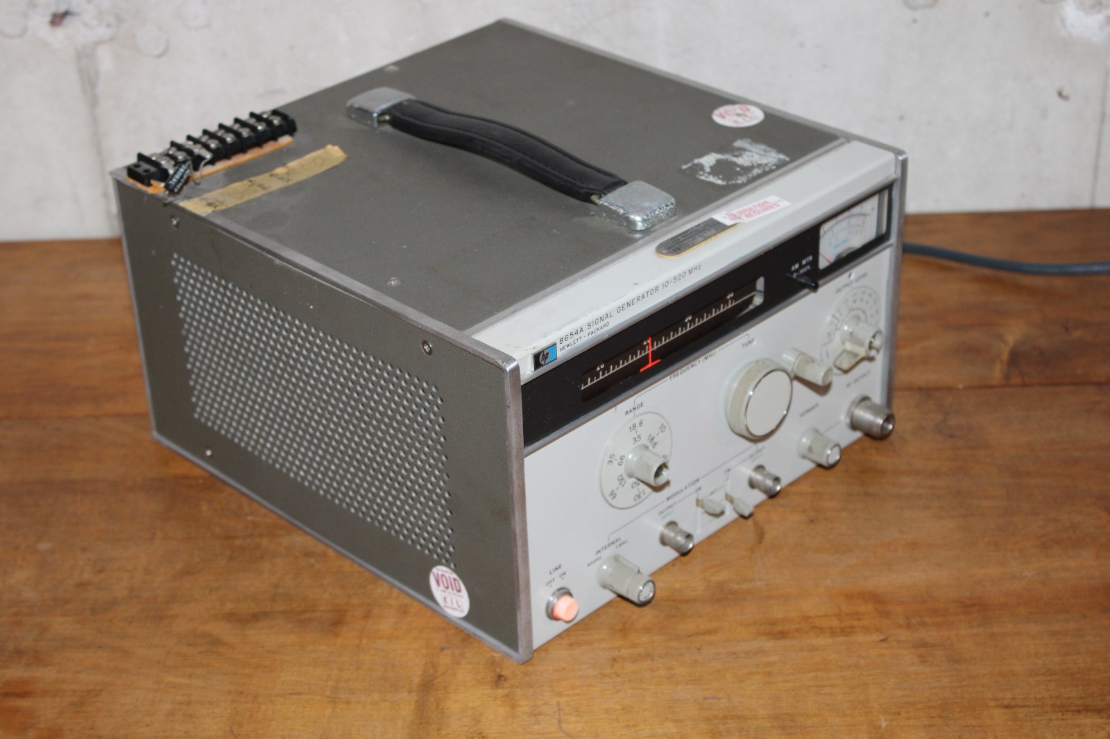HP Hewlett Packard 8654A Signal Generator