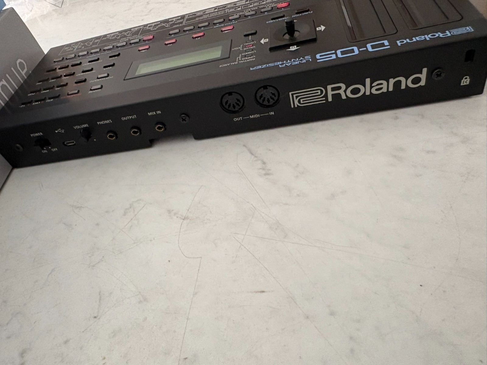 Roland D-05 Synthesizer