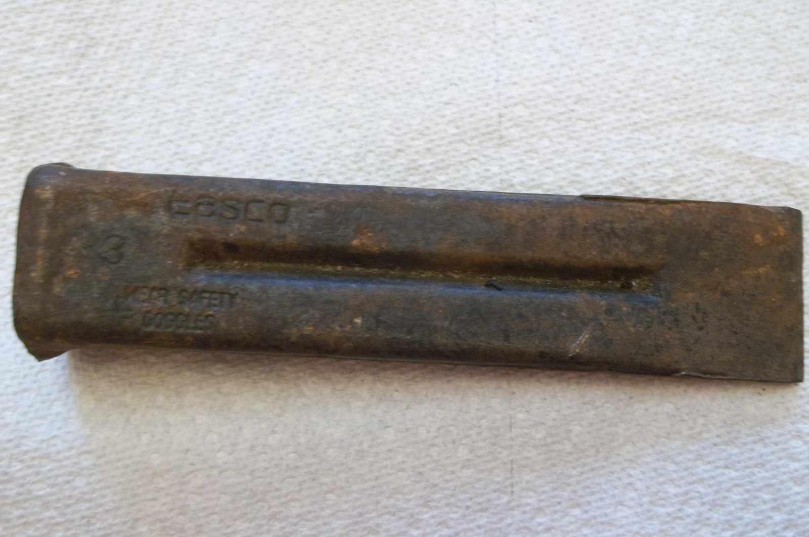 vintage easco 3lb splitting wedge, central groove 8"long