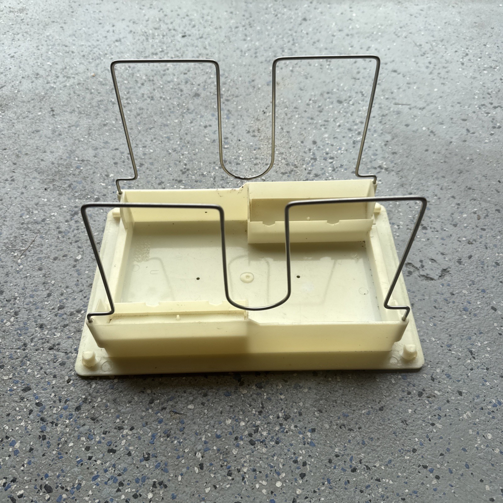 AQUABOT POOL CLEANER BOTTOM LID WITH ASSEMBLY  ( USED )