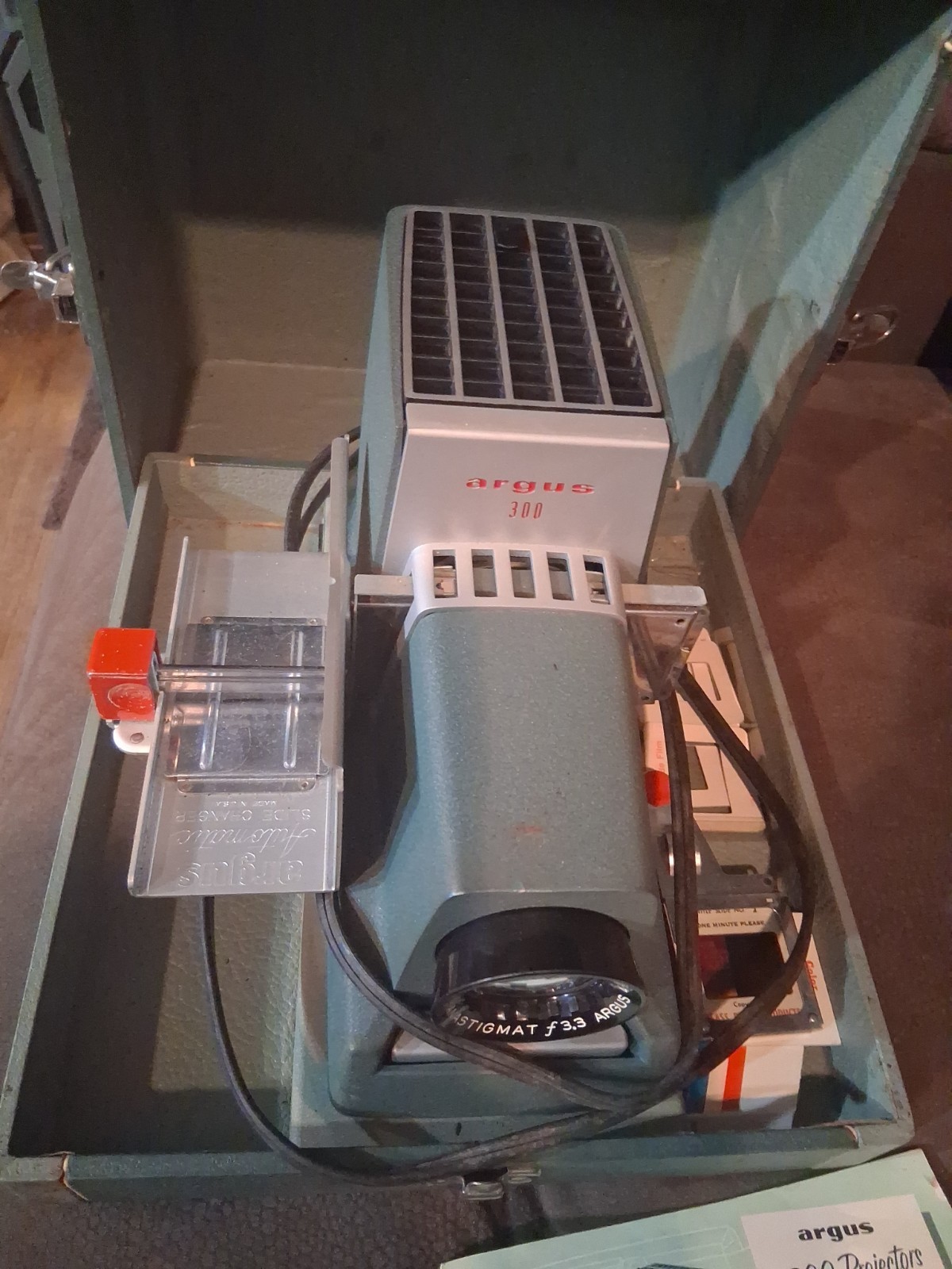 Vintage Argus 300 Slide Projector Powers Up With Case And Manual