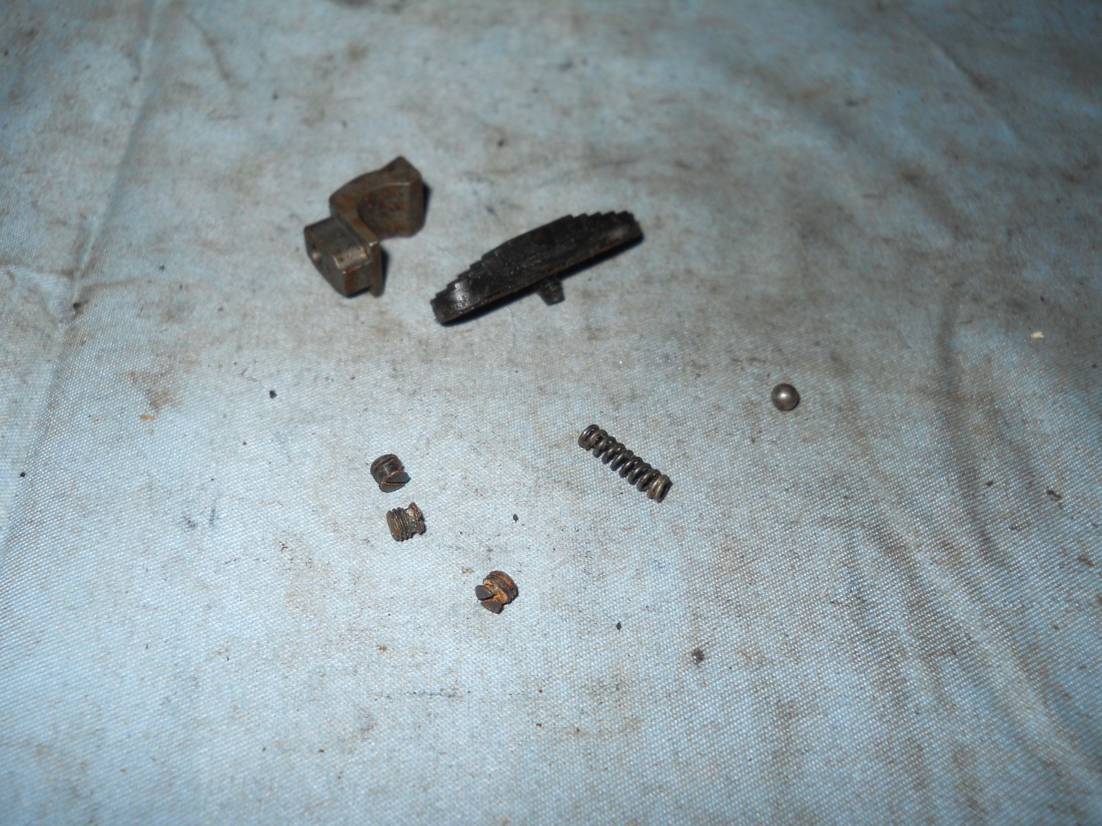 Mossberg 500 12ga Plastic Safety Button & Parts Used Original #P62