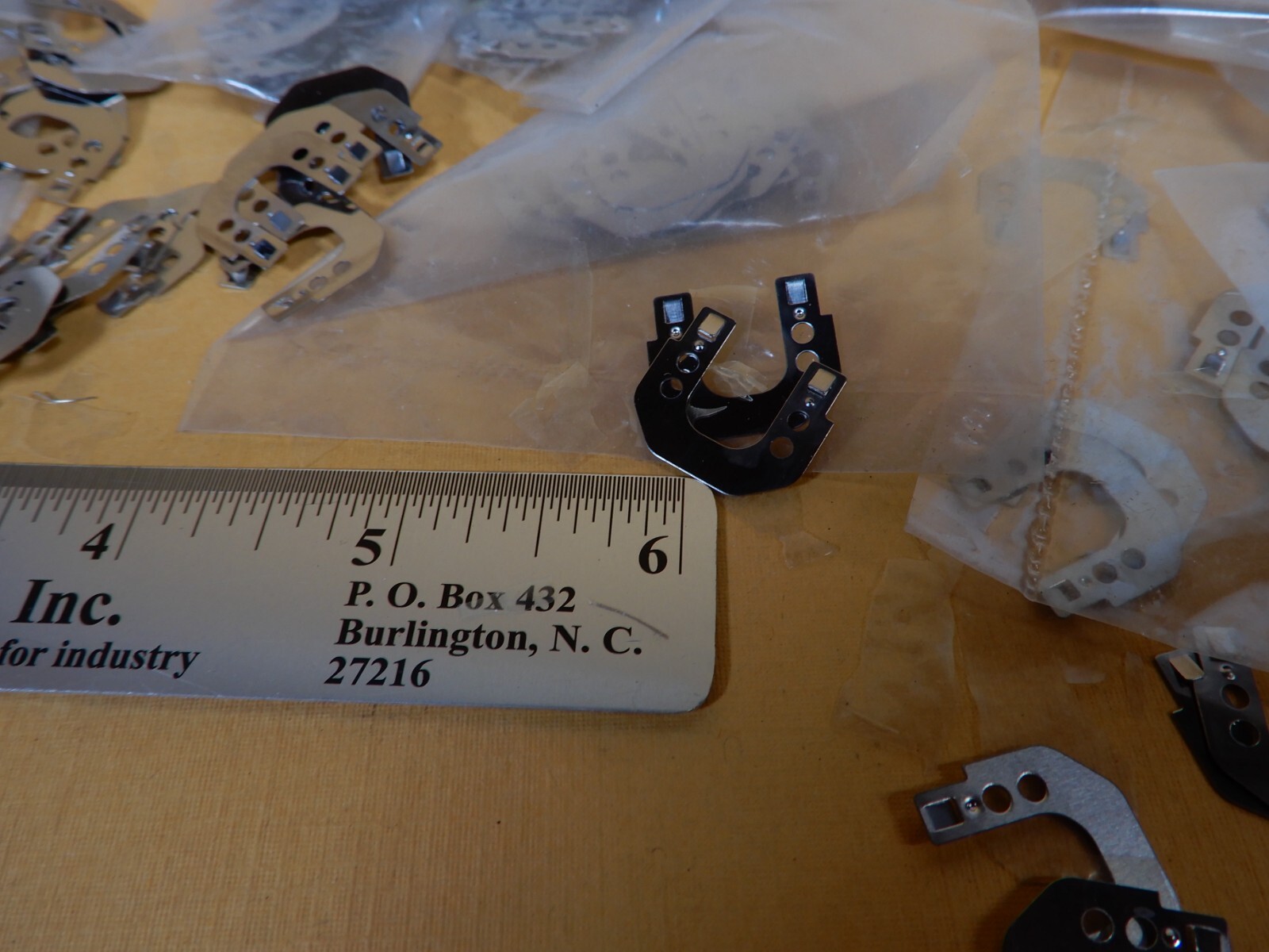 IDEC SR2P-06 Spring Hold Down Clips Qty 100+ NOS